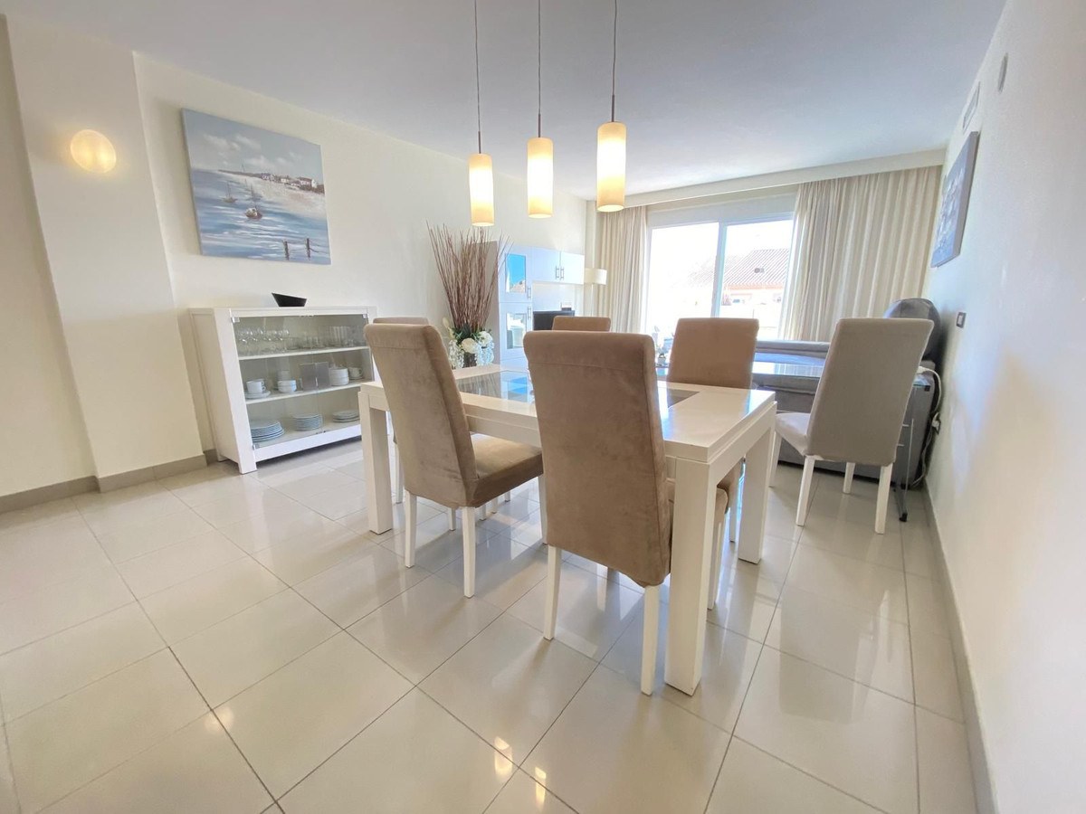 Apartamento de 2 Dormitorios en Venta en Estepona, Costa del Sol - 3