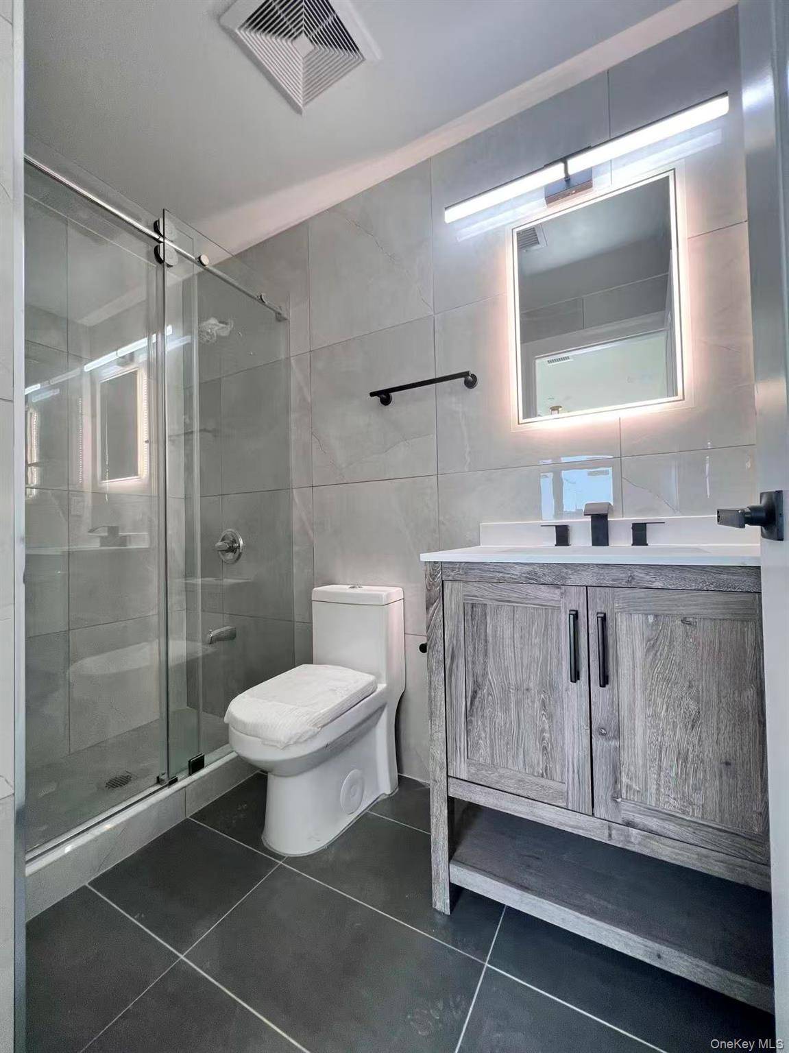 Apartamento de 2 Dormitorios en Venta en Flushing - Nueva York - EE. UU. - 2