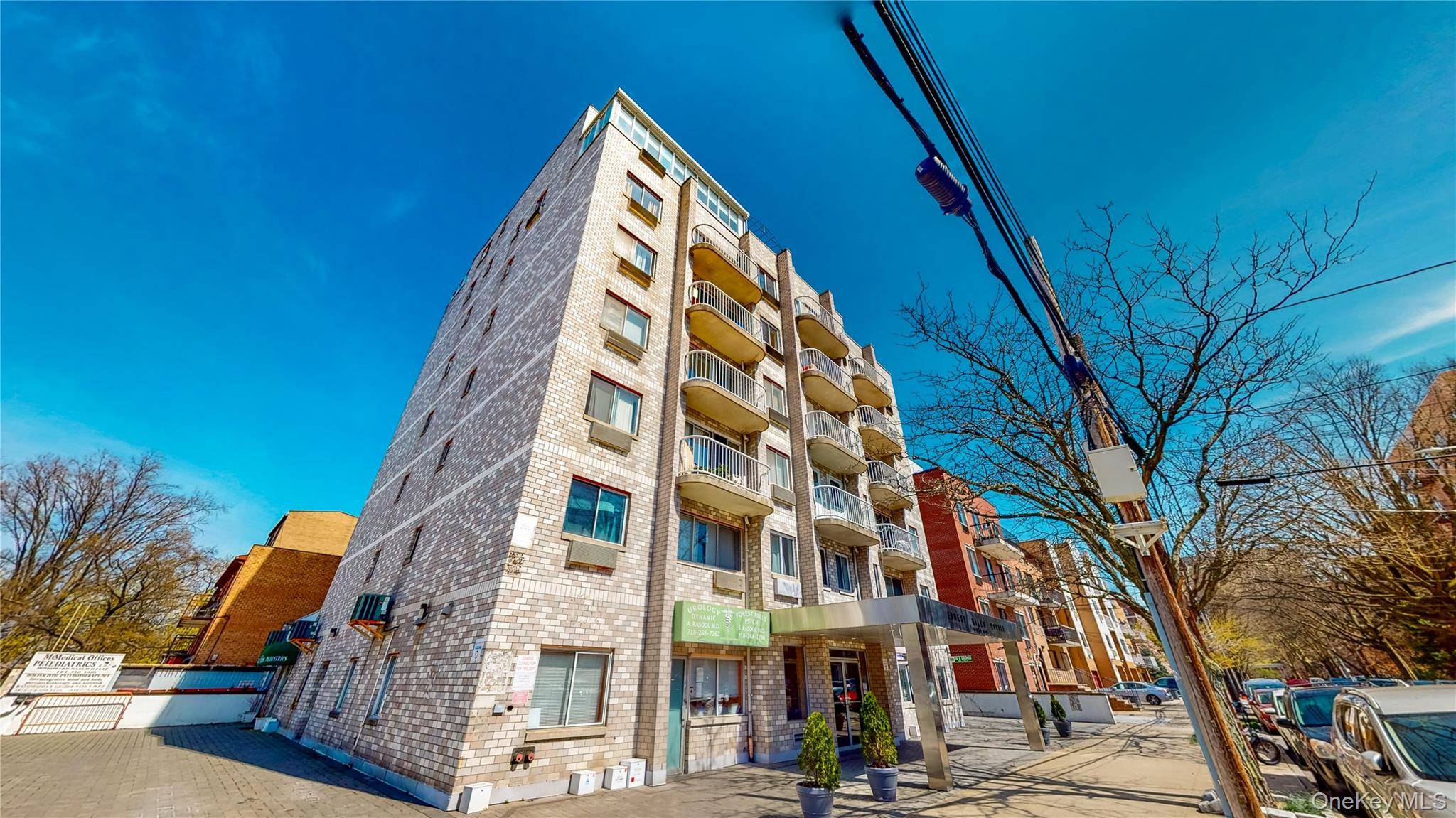 Apartamento de 2 Dormitorios en Venta en Forest Hills - Nueva York - EE. UU. - 1