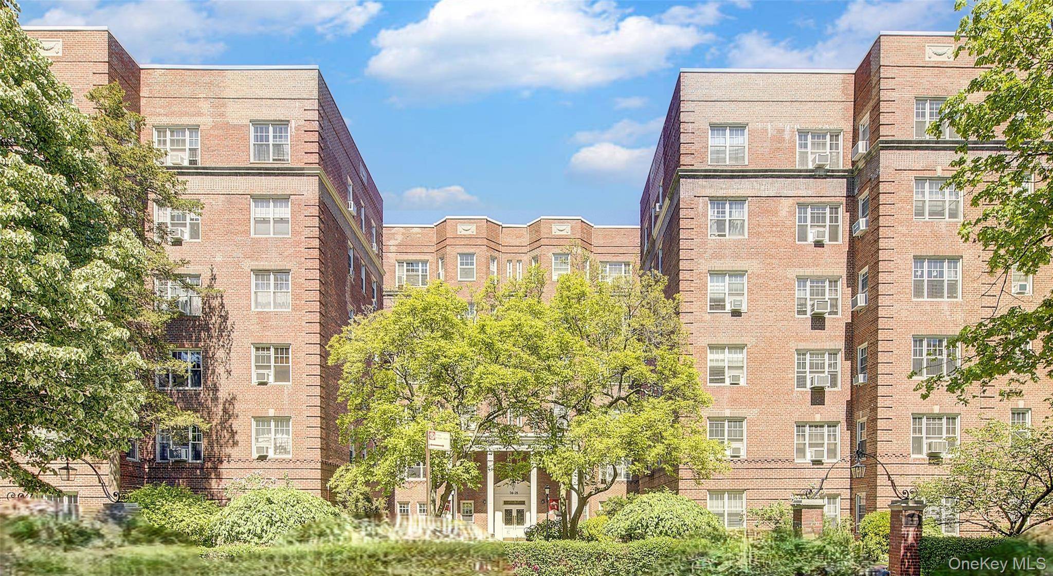 Apartamento com 2 Quartos à Venda em Forest Hills - Nova Iorque - EUA - 1