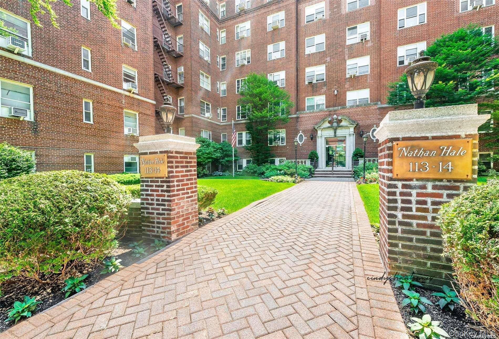 Apartamento de 2 Dormitorios en Venta en Forest Hills - Nueva York - EE. UU. - 1