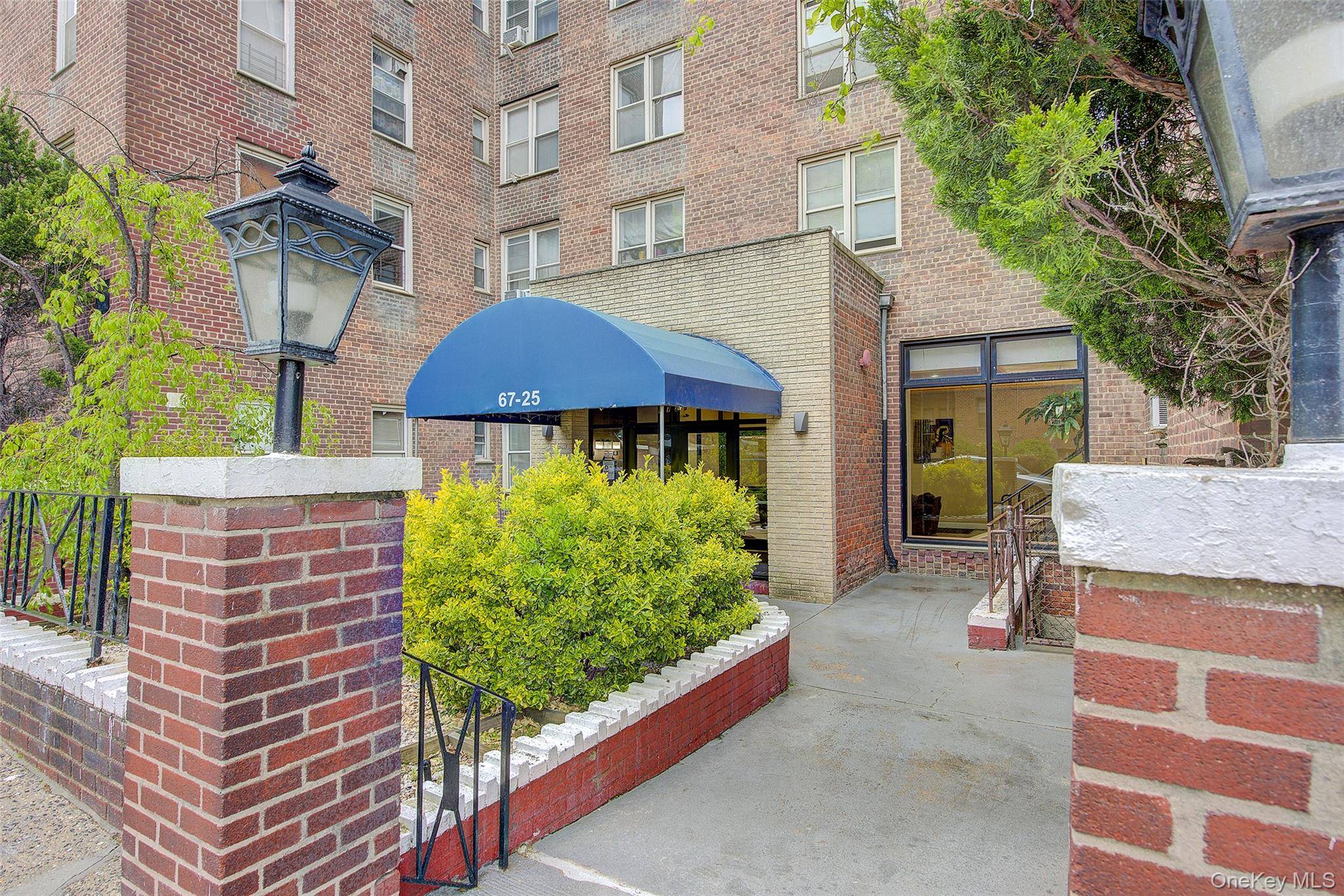 Apartamento de 2 Dormitorios en Venta en Forest Hills - Nueva York - EE. UU. - 1