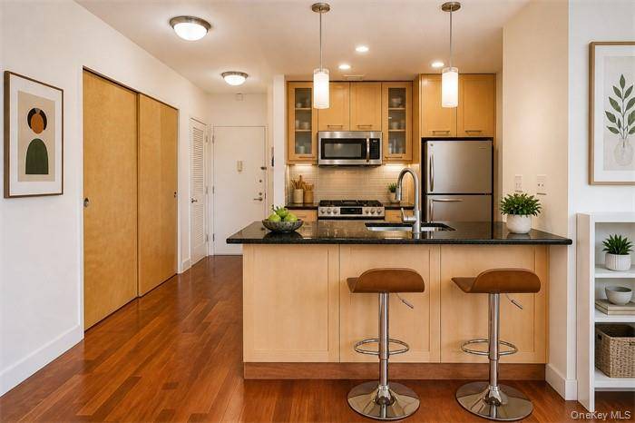Apartamento com 2 Quartos à Venda em Forest Hills - Nova Iorque - EUA - 4