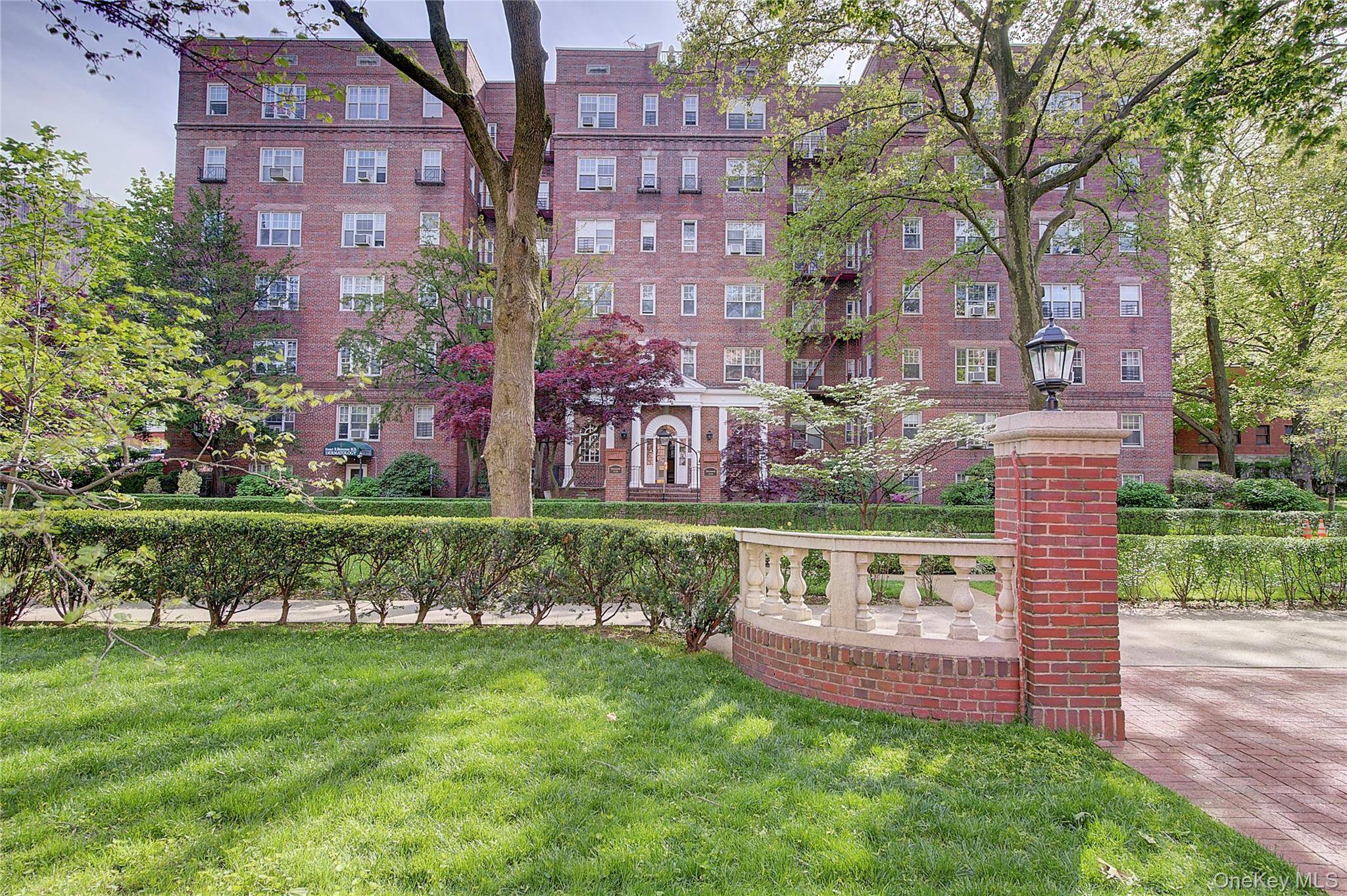 Apartamento de 2 Dormitorios en Venta en Forest Hills - Nueva York - EE. UU. - 1
