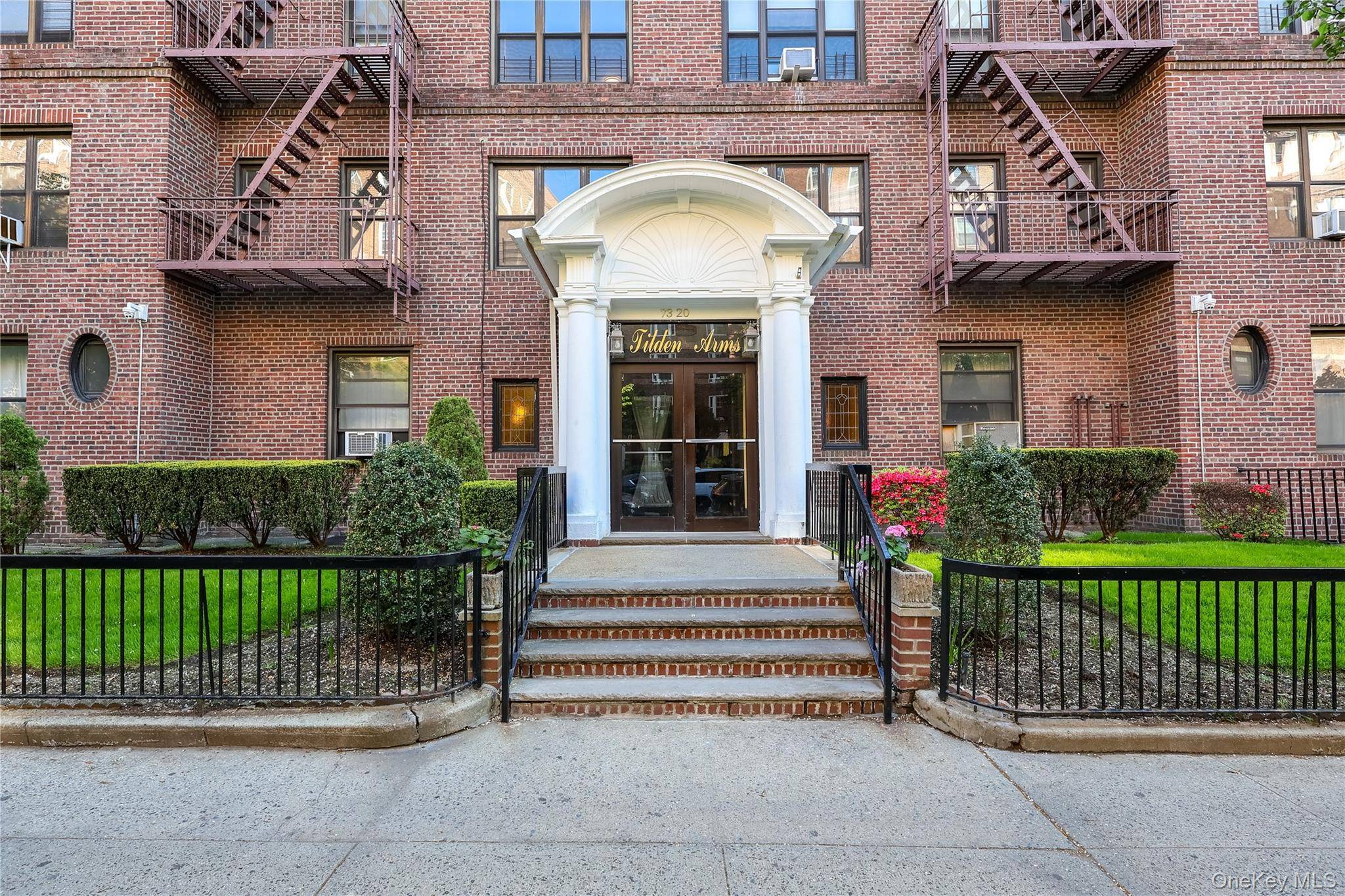 Apartamento de 2 Dormitorios en Venta en Forest Hills - Nueva York - EE. UU. - 1