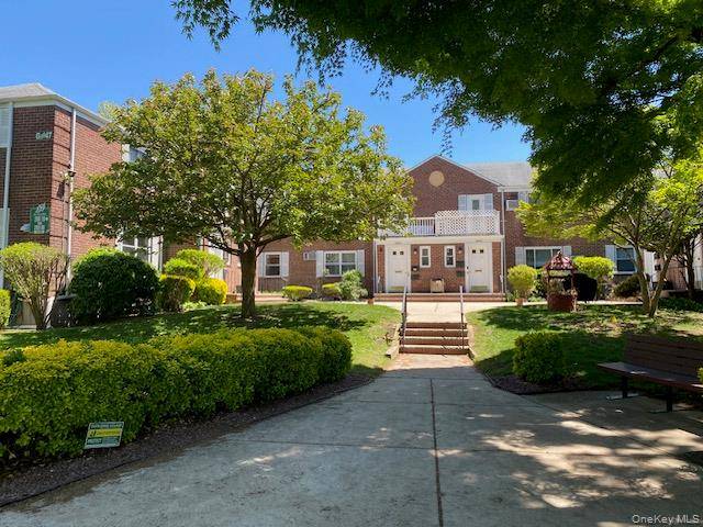 2 Bedroom Home for Sale in Glen Oaks - New York - USA - 1