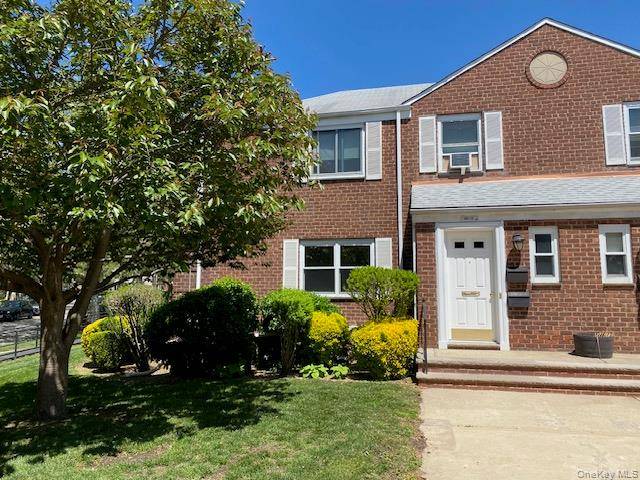 2 Bedroom Home for Sale in Glen Oaks - New York - USA - 2