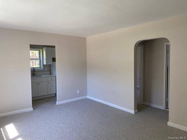 2 Bedroom Home for Sale in Glen Oaks - New York - USA - 3