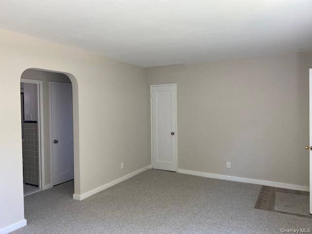 2 Bedroom Home for Sale in Glen Oaks - New York - USA - 4