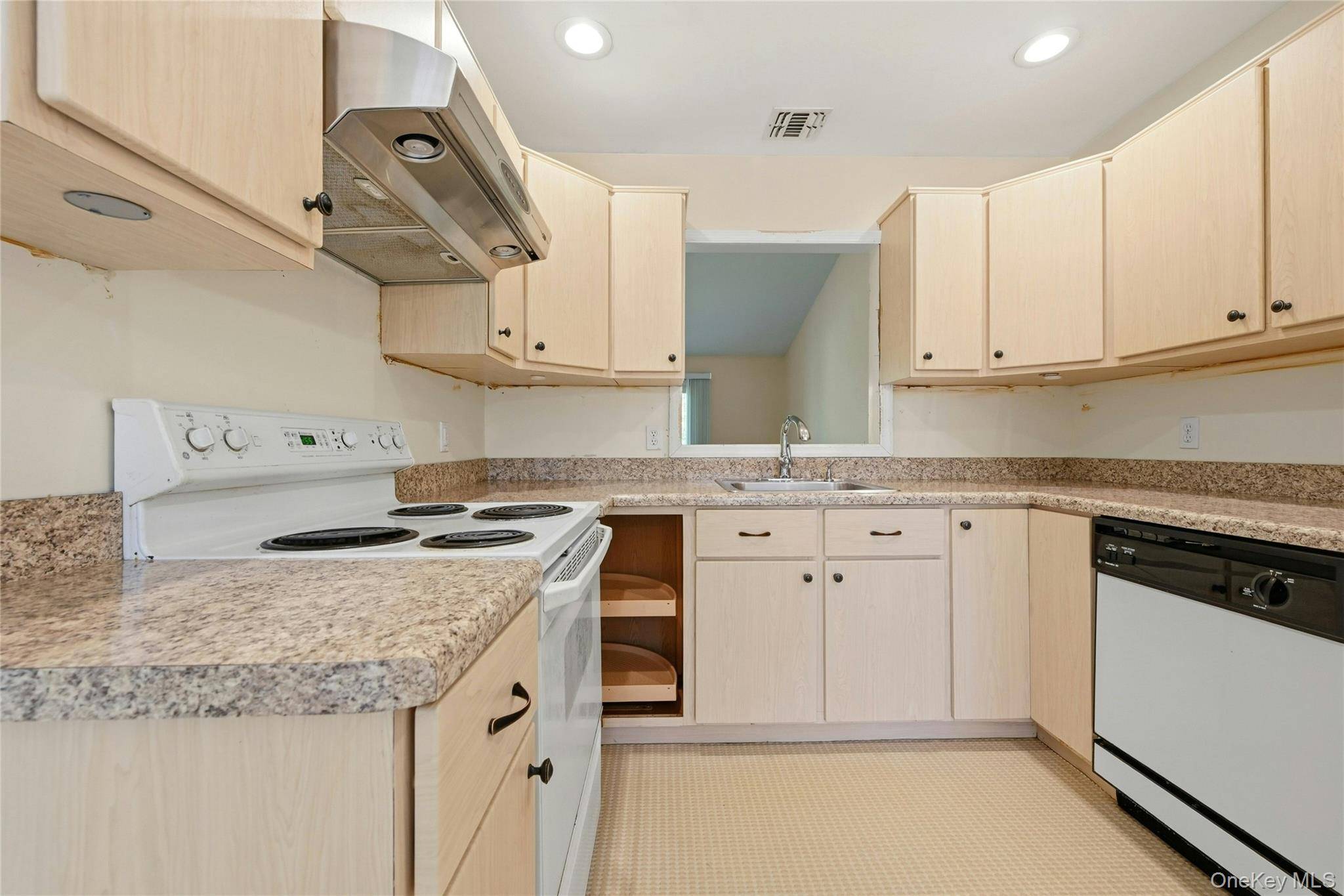 2 Bedroom Home for Sale in Greenport - New York - USA - 6