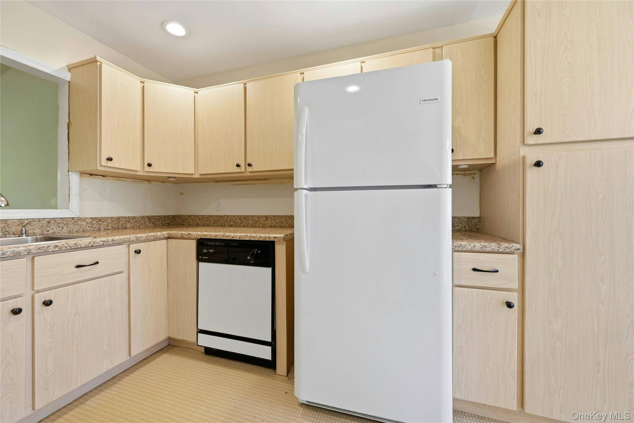 2 Bedroom Home for Sale in Greenport - New York - USA - 7