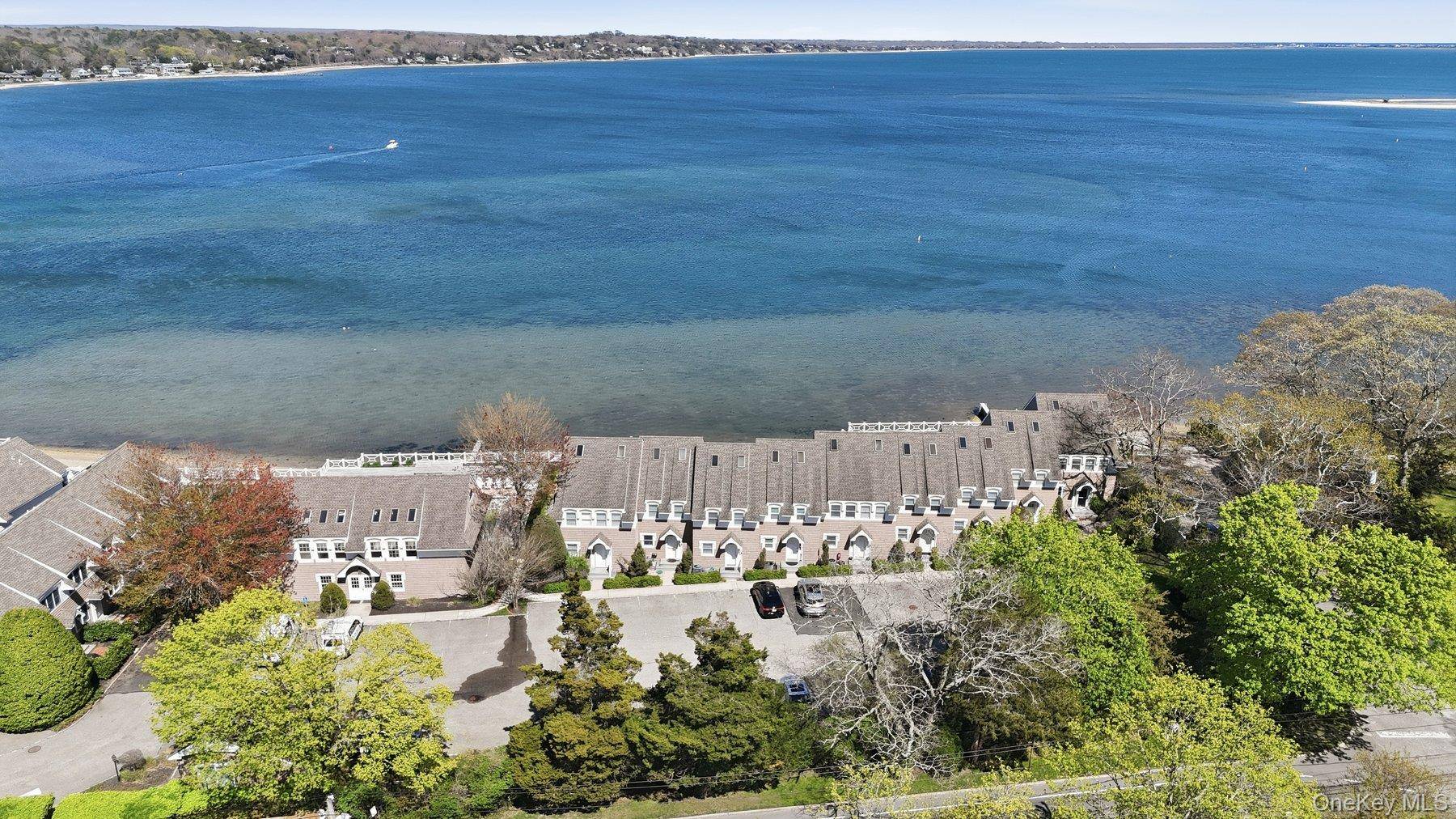 Apartamento com 2 Quartos à Venda em Hampton Bays - Nova Iorque - EUA - 1