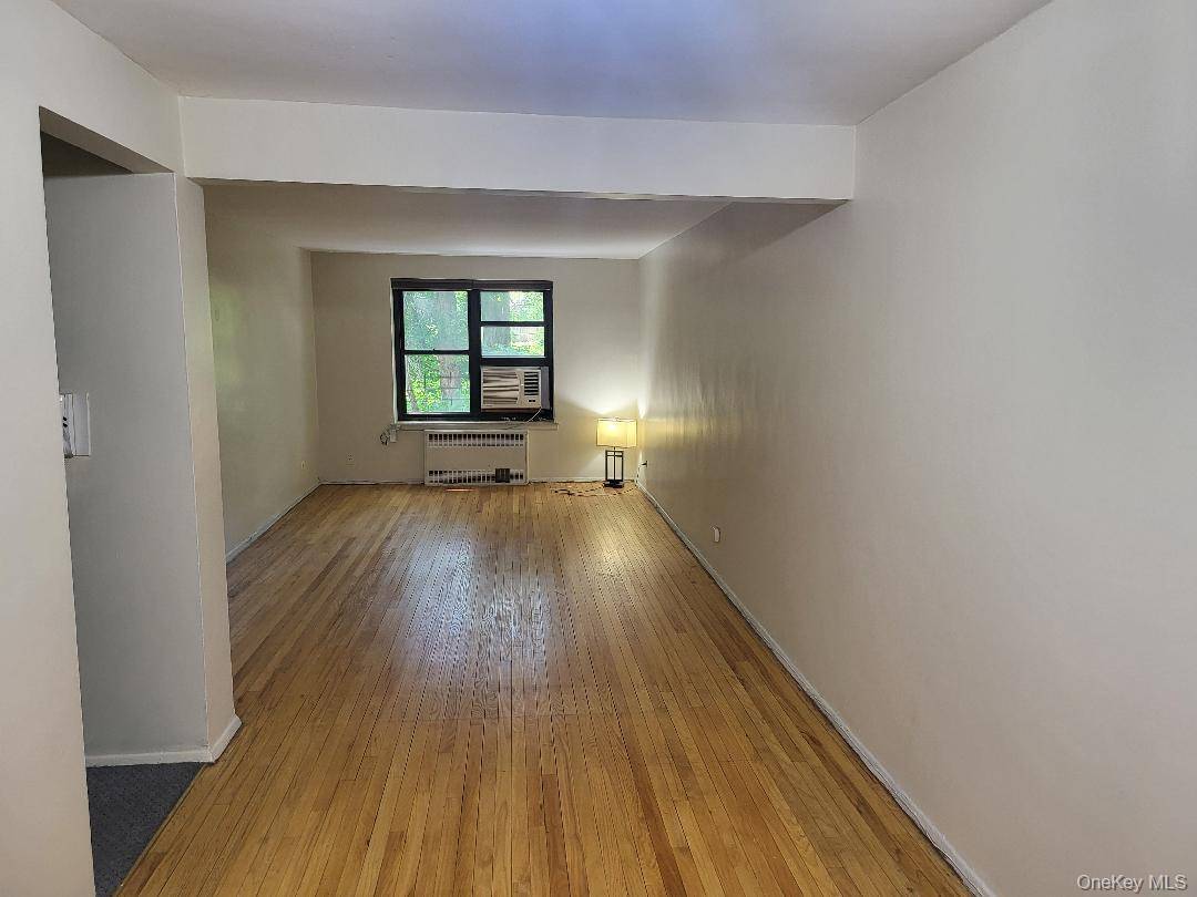 Apartamento com 2 Quartos à Venda em Hollis - Nova Iorque - EUA - 2