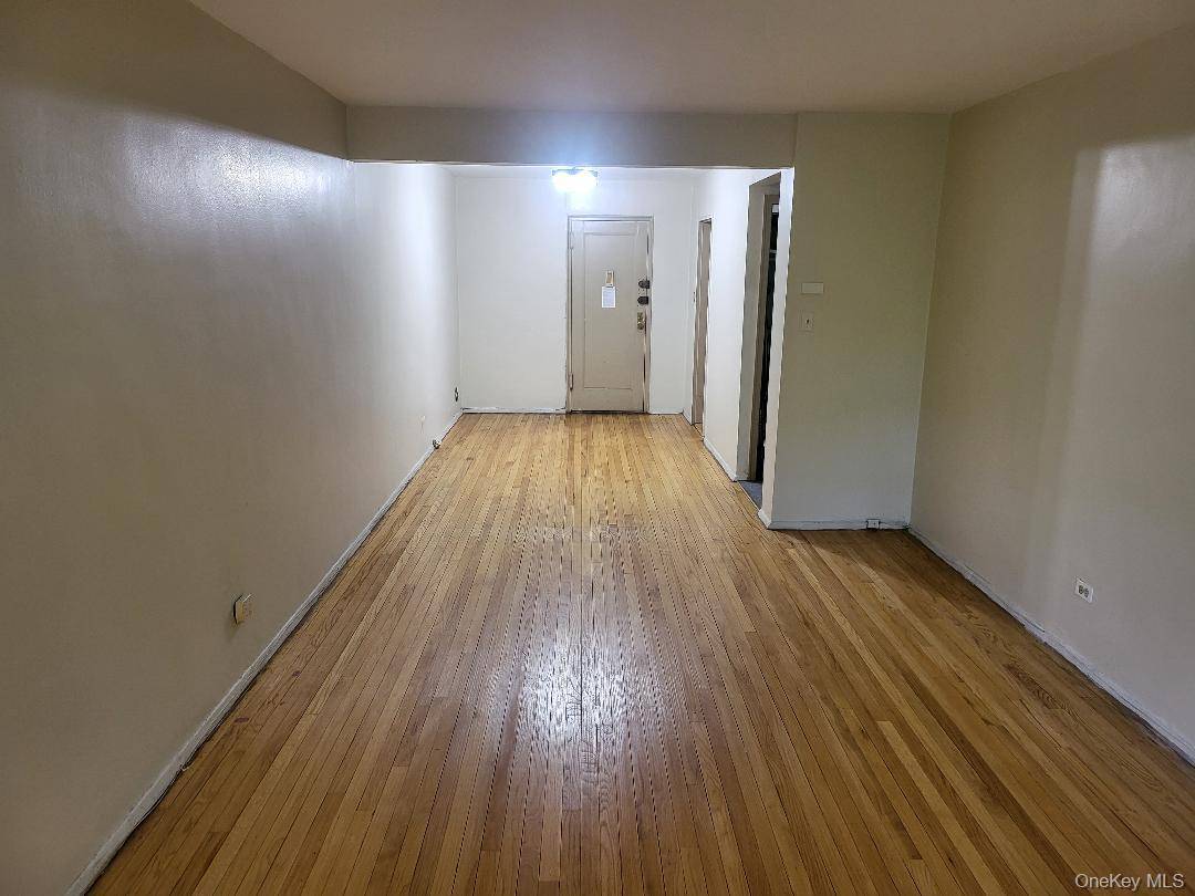 Apartamento com 2 Quartos à Venda em Hollis - Nova Iorque - EUA - 3