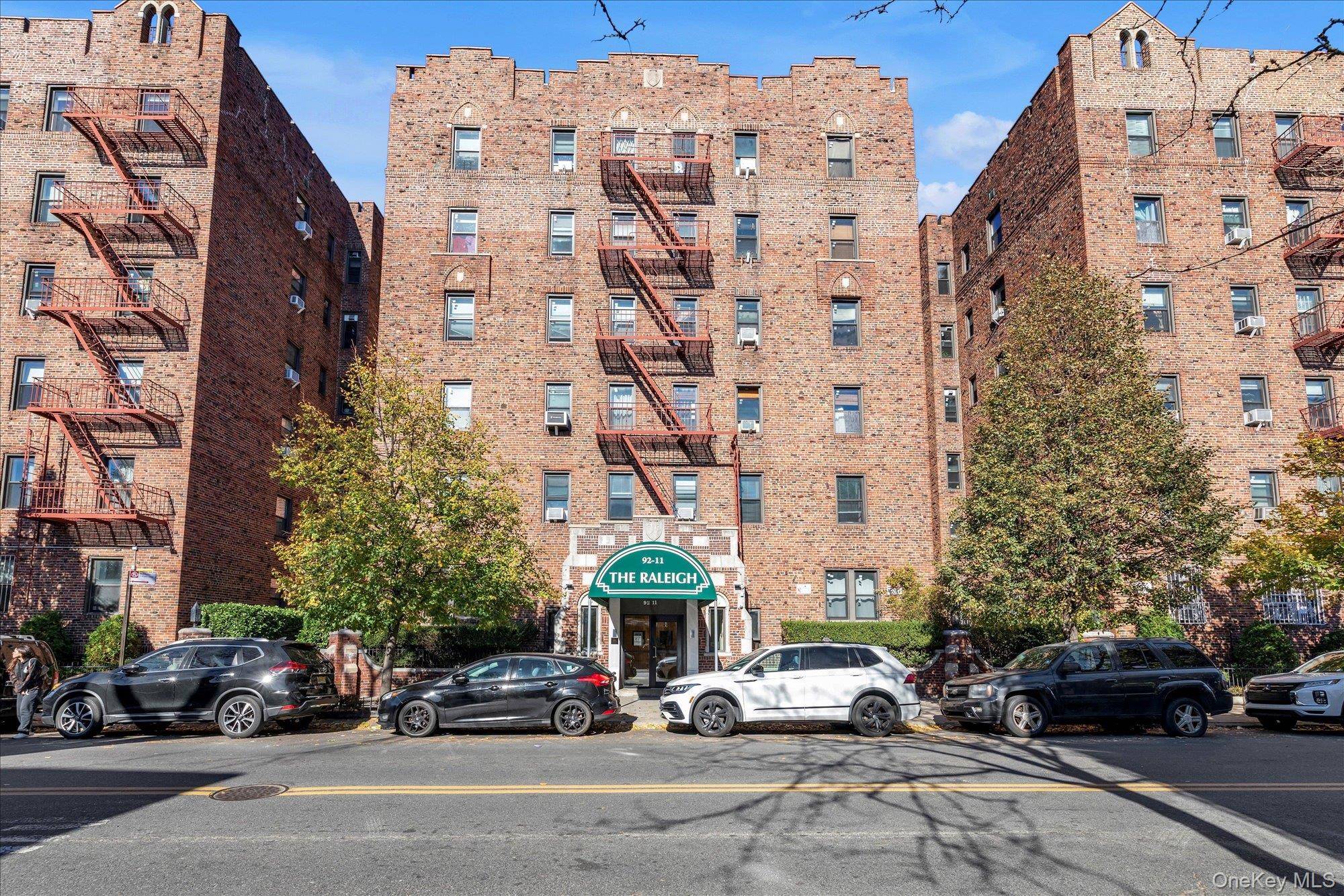 Apartamento com 2 Quartos à Venda em Jackson Heights - Nova Iorque - EUA - 1