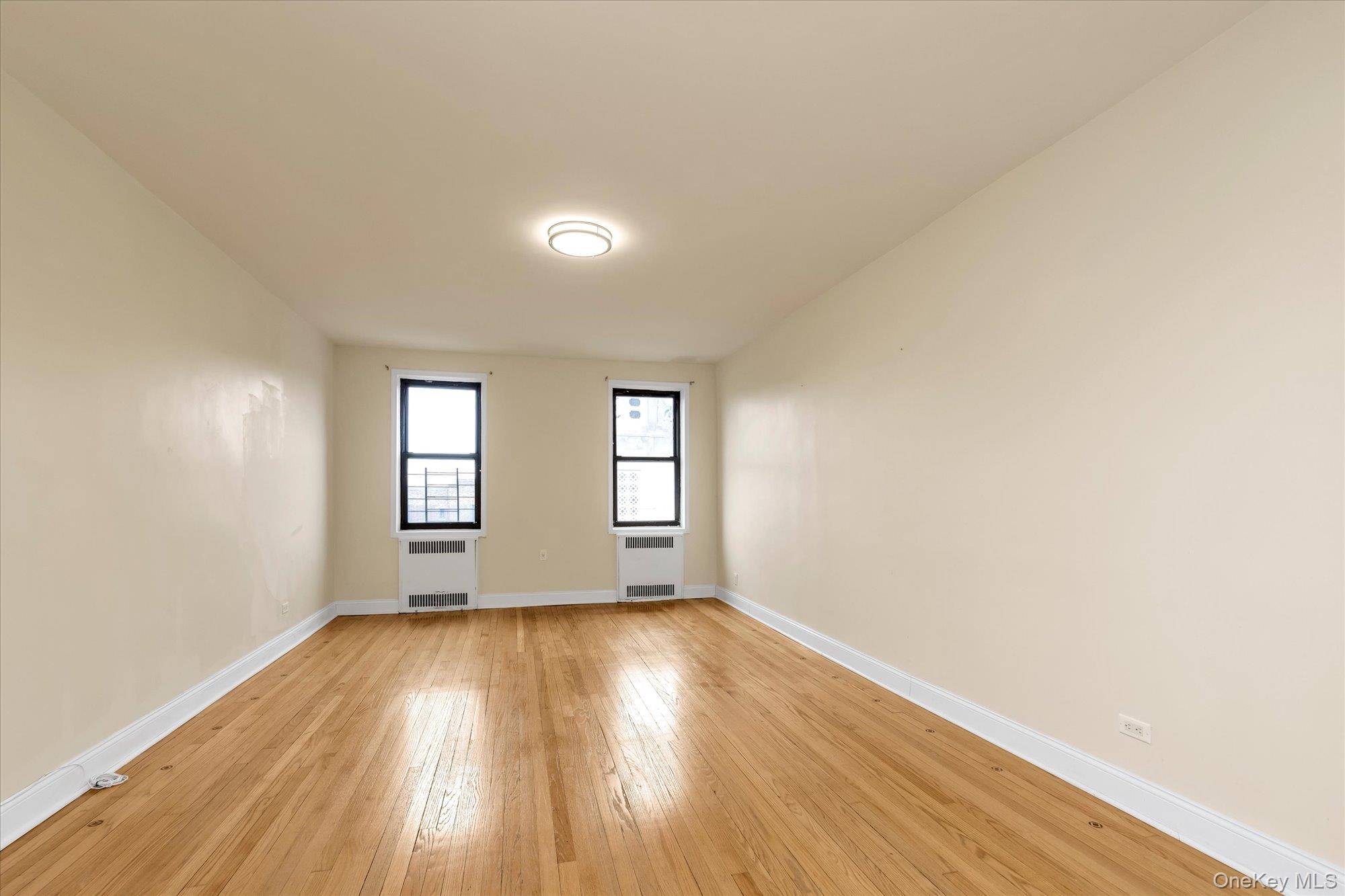 Apartamento com 2 Quartos à Venda em Jackson Heights - Nova Iorque - EUA - 2