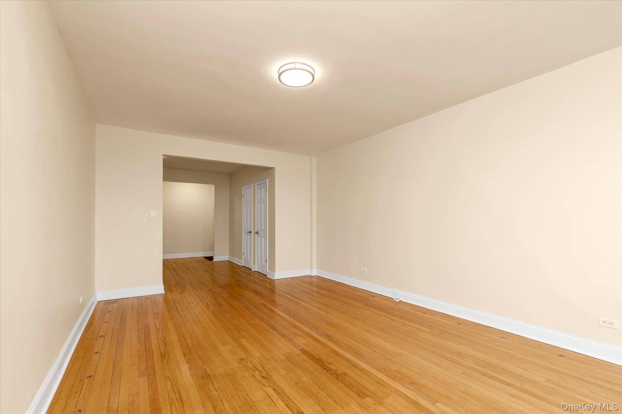 Apartamento com 2 Quartos à Venda em Jackson Heights - Nova Iorque - EUA - 5