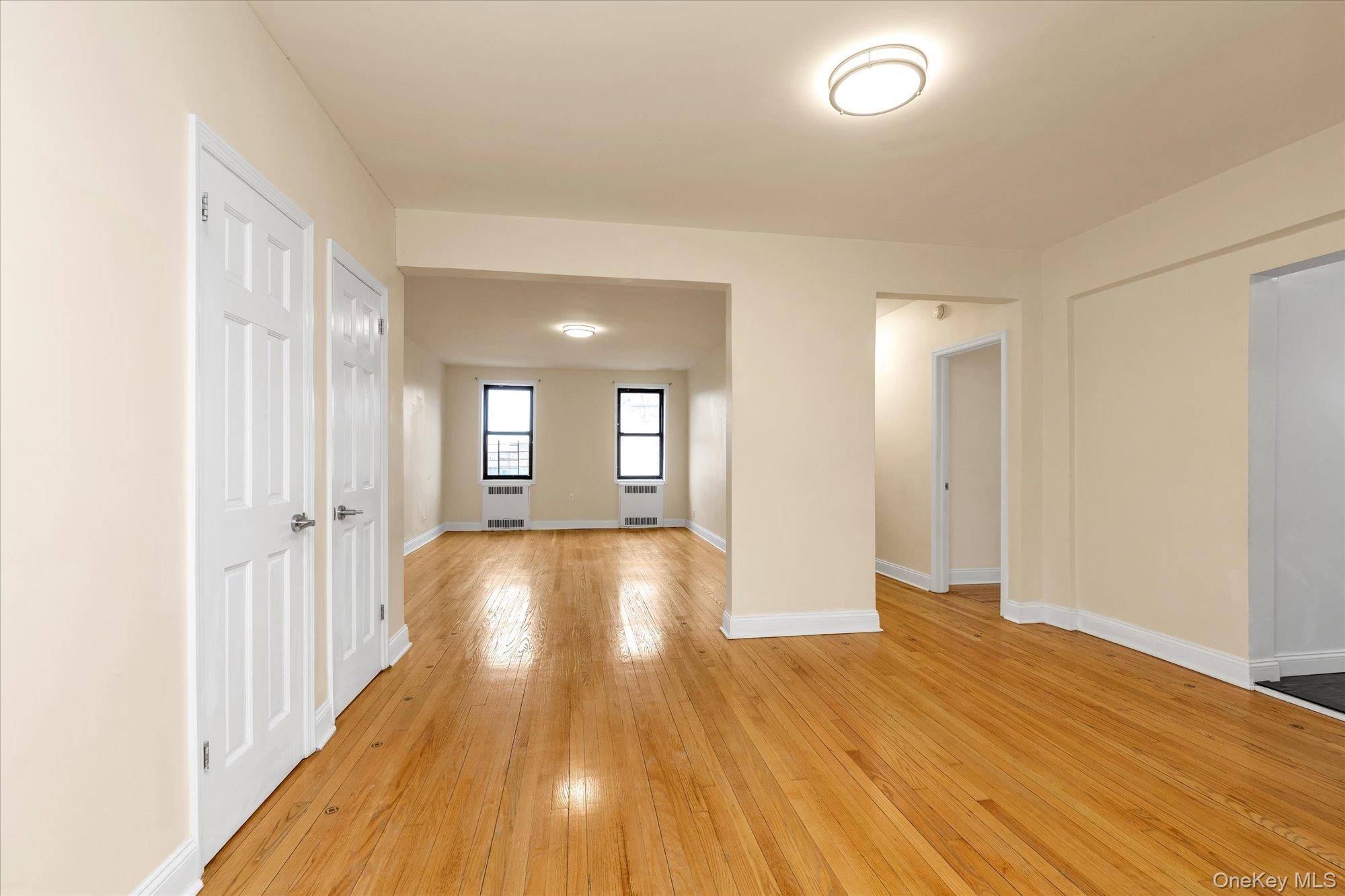 Apartamento com 2 Quartos à Venda em Jackson Heights - Nova Iorque - EUA - 7