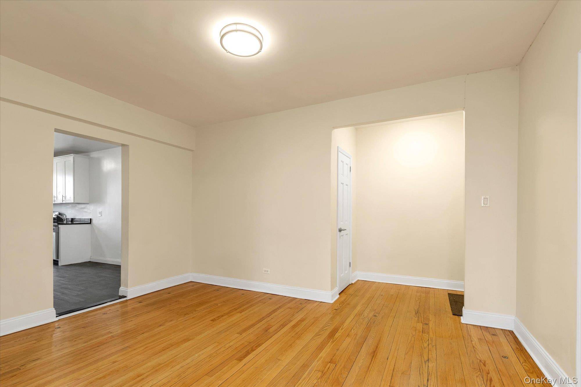 Apartamento com 2 Quartos à Venda em Jackson Heights - Nova Iorque - EUA - 8