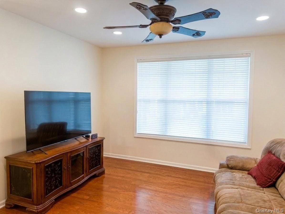 Apartamento com 2 Quartos à Venda em Lake Grove - Nova Iorque - EUA - 8