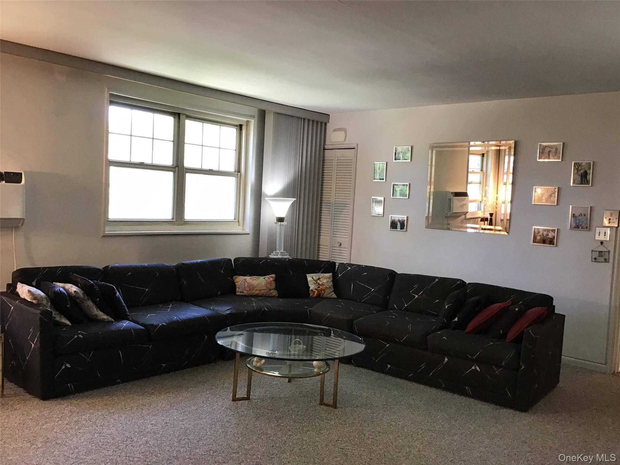 Apartamento de 2 Dormitorios en Venta en Little Neck - Nueva York - EE. UU. - 4