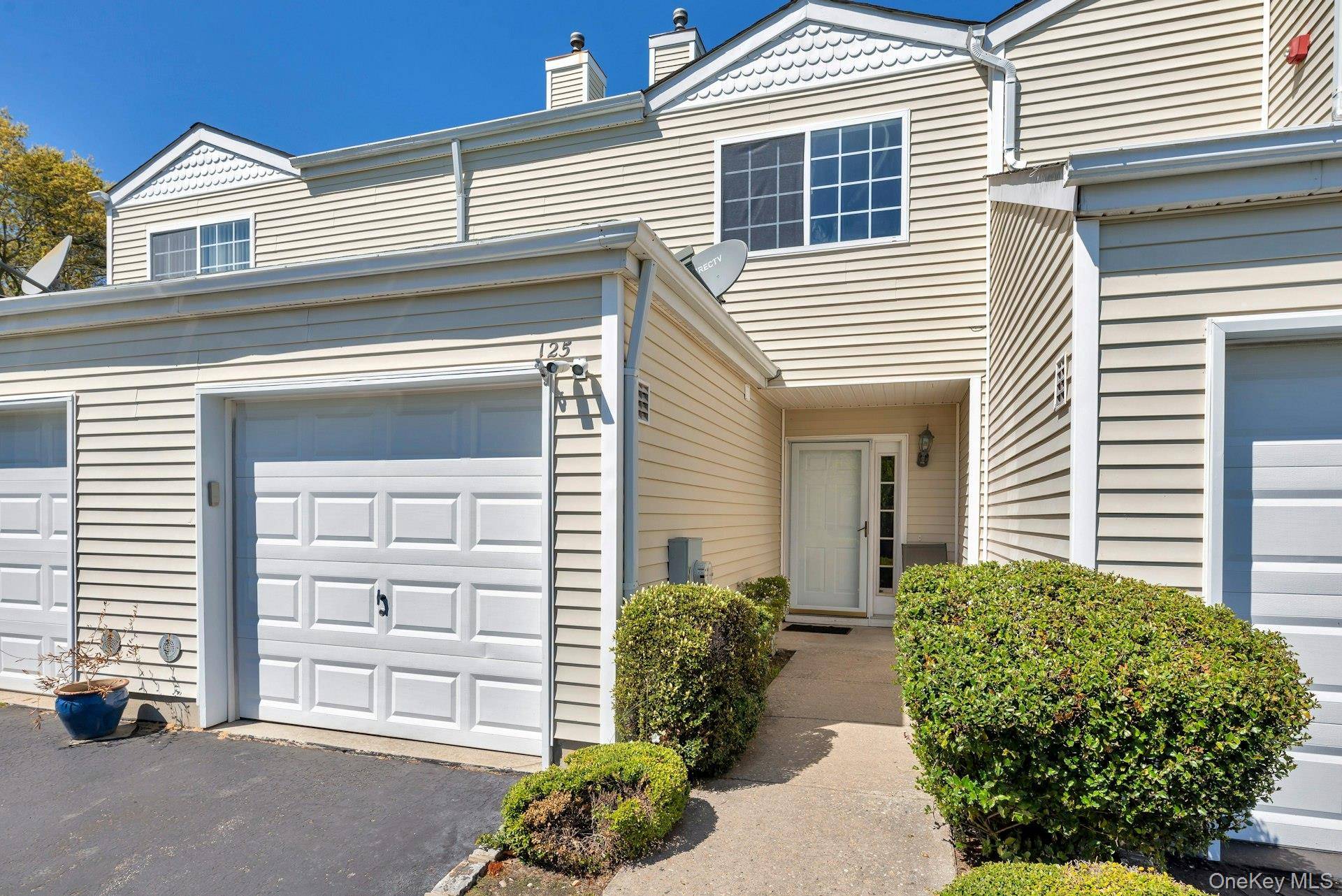 Apartamento com 2 Quartos à Venda em Manorville - Nova Iorque - EUA - 1