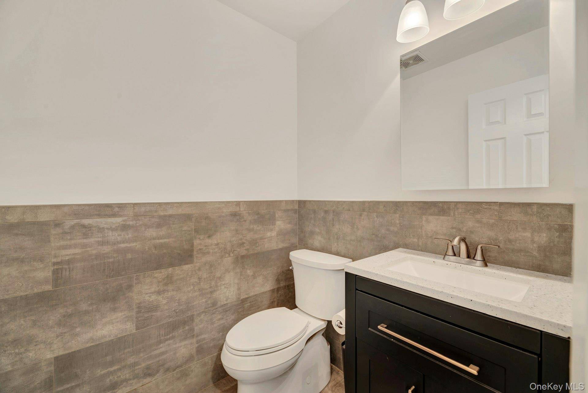 Apartamento com 2 Quartos à Venda em Manorville - Nova Iorque - EUA - 3