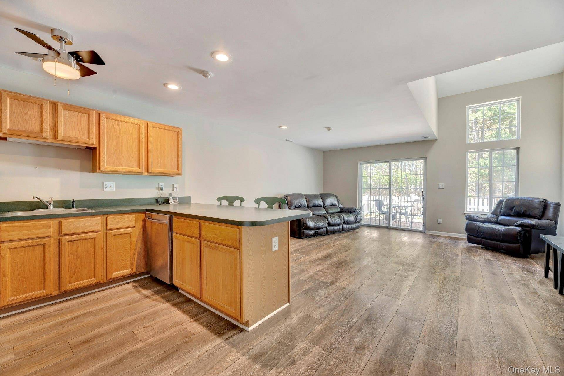 Apartamento com 2 Quartos à Venda em Manorville - Nova Iorque - EUA - 4