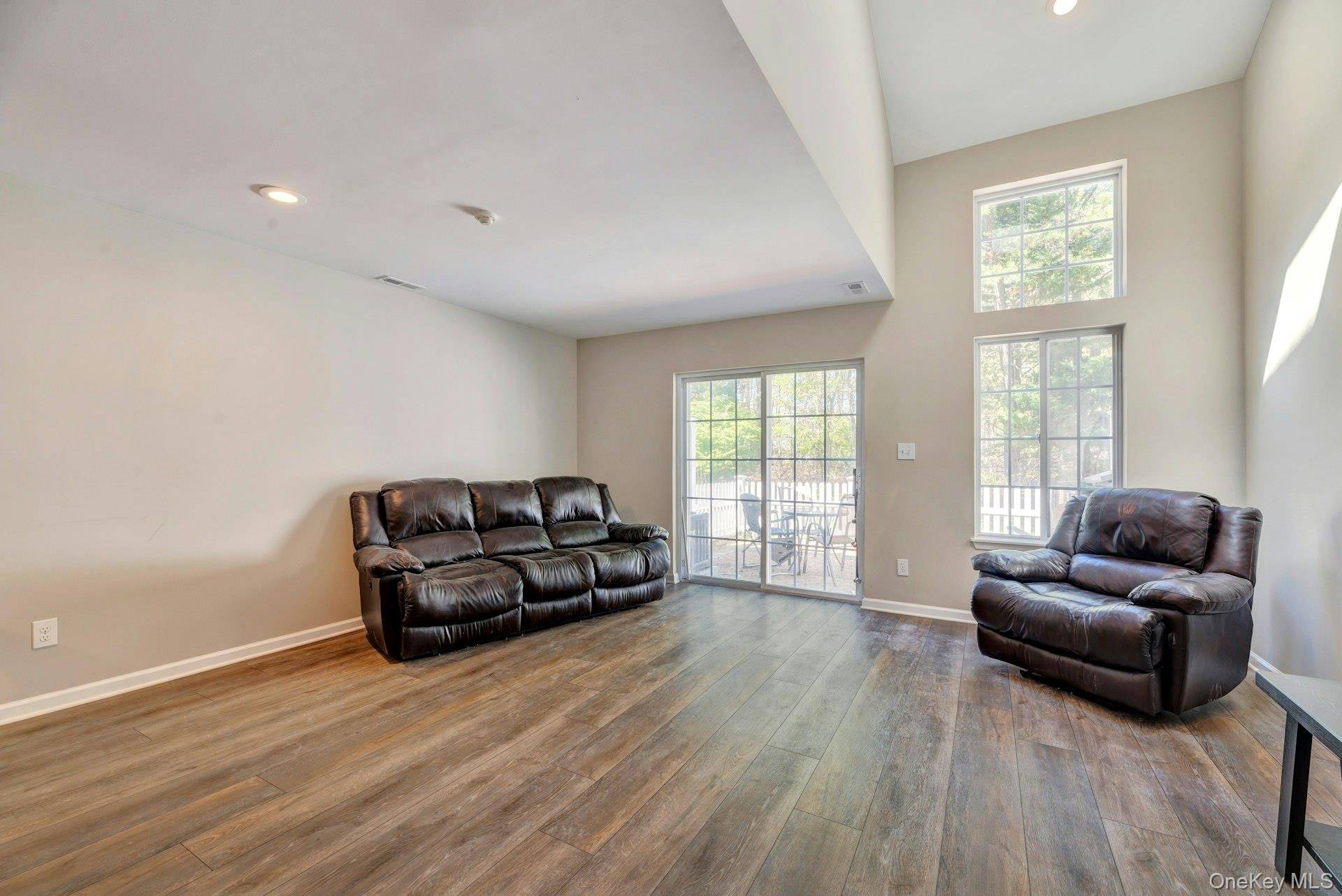 Apartamento com 2 Quartos à Venda em Manorville - Nova Iorque - EUA - 5