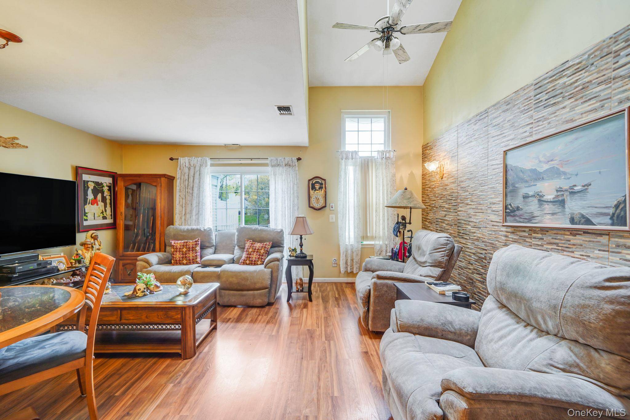 Apartamento de 2 Dormitorios en Venta en Manorville - Nueva York - EE. UU. - 7