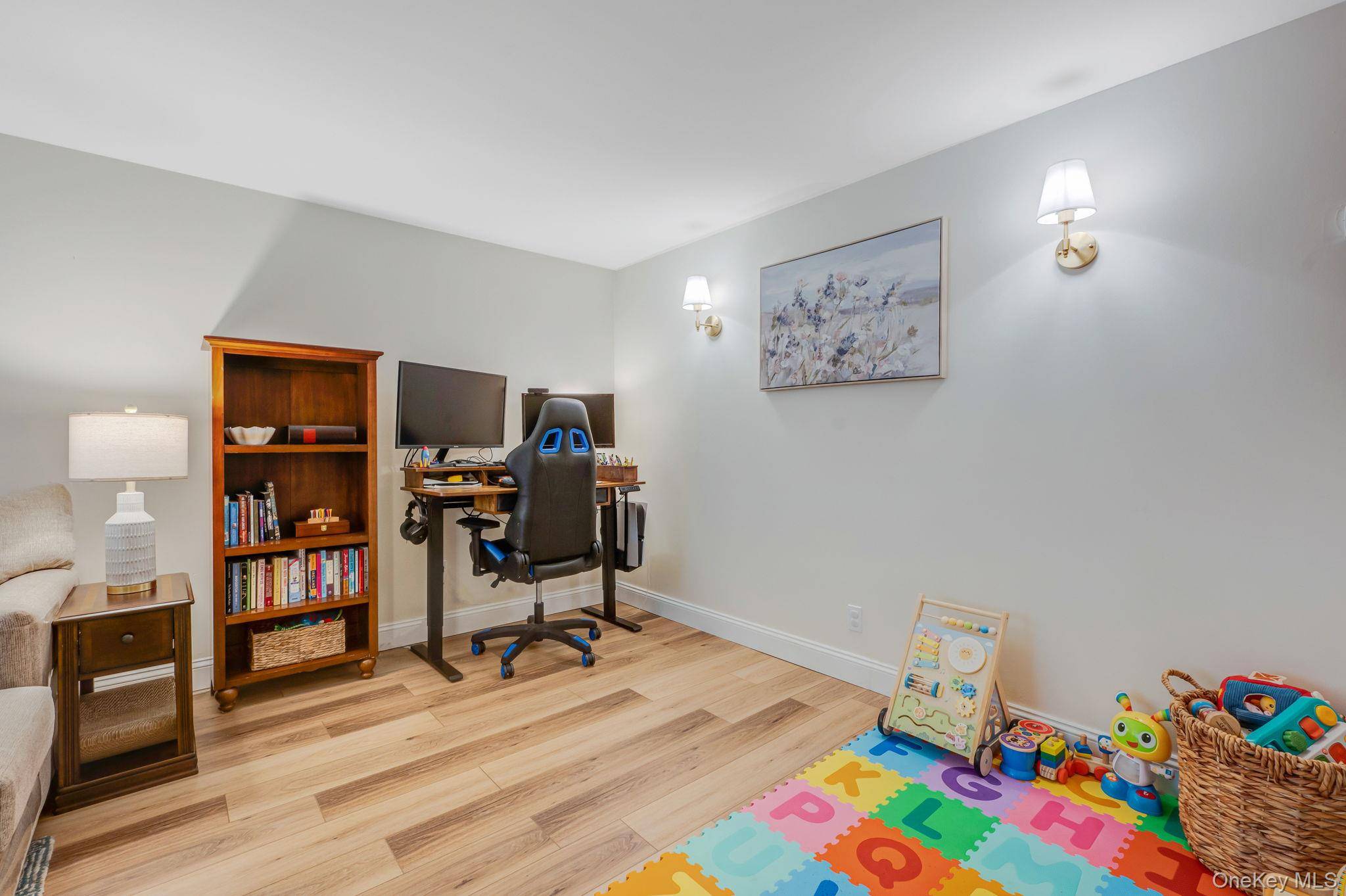 2 Bedroom Home for Sale in Medford - New York - USA - 5
