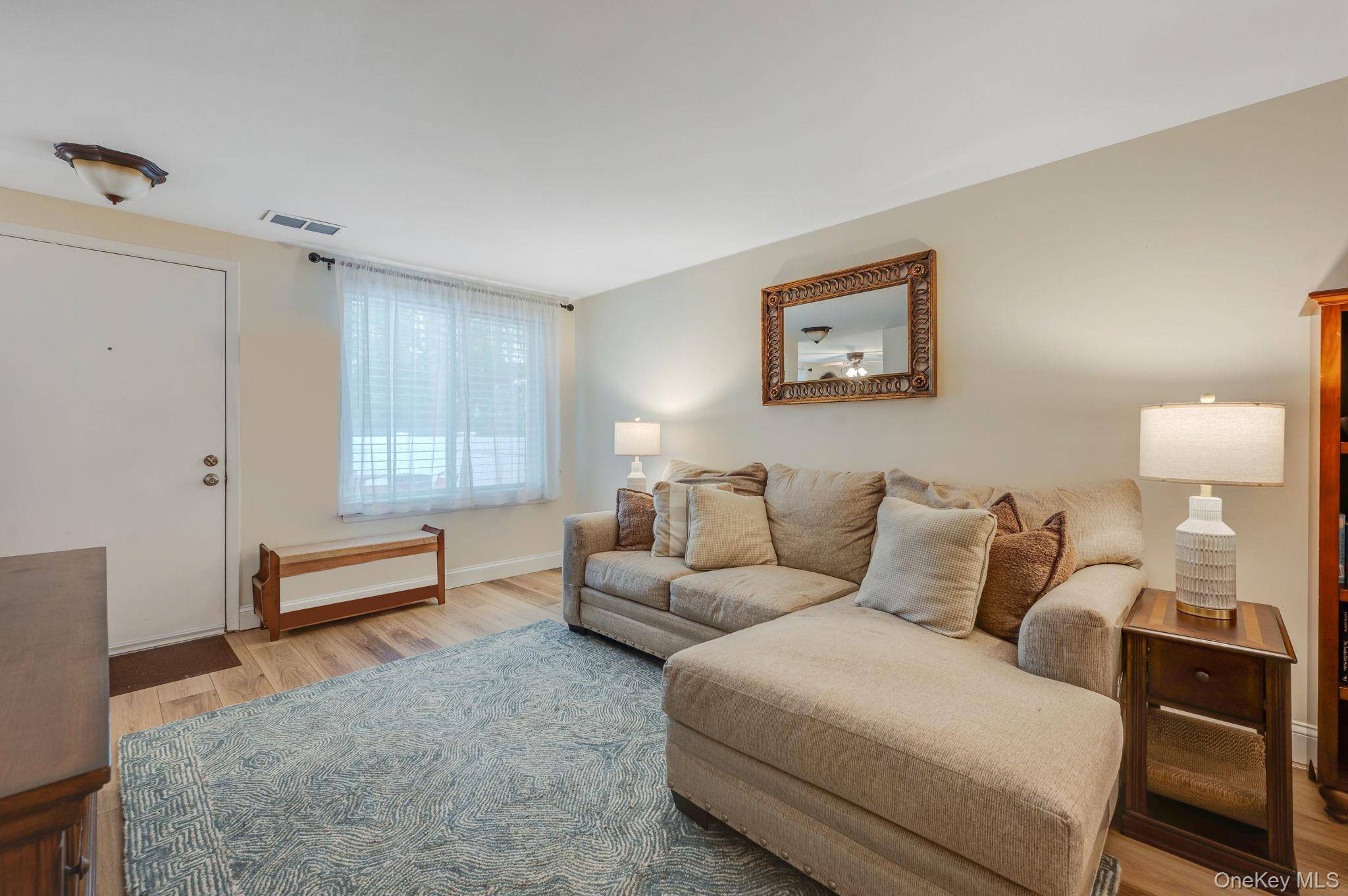 2 Bedroom Home for Sale in Medford - New York - USA - 6