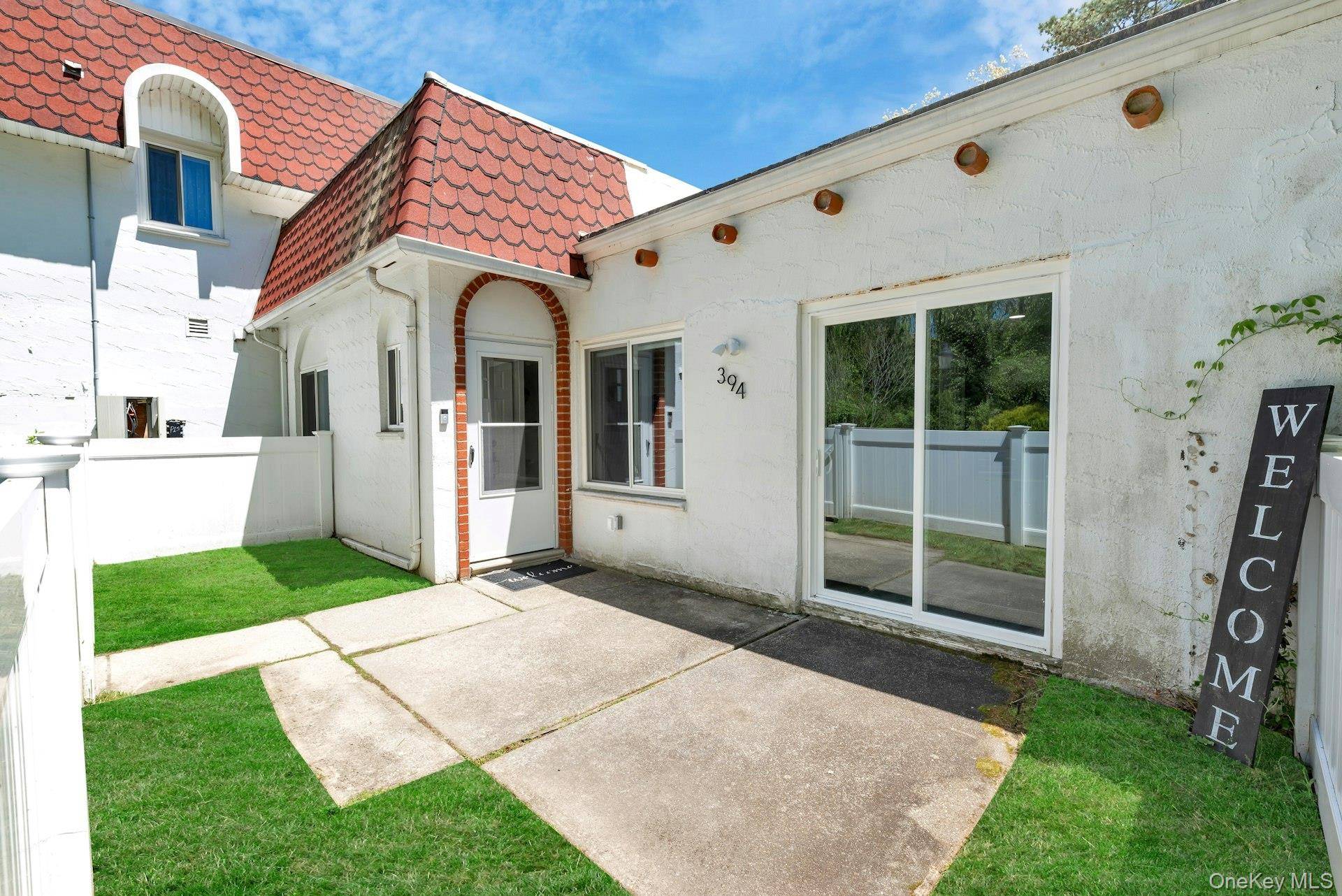 2 Bedroom Home for Sale in Medford - New York - USA - 1