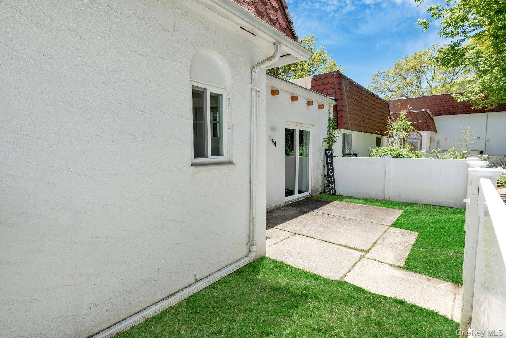 2 Bedroom Home for Sale in Medford - New York - USA - 3