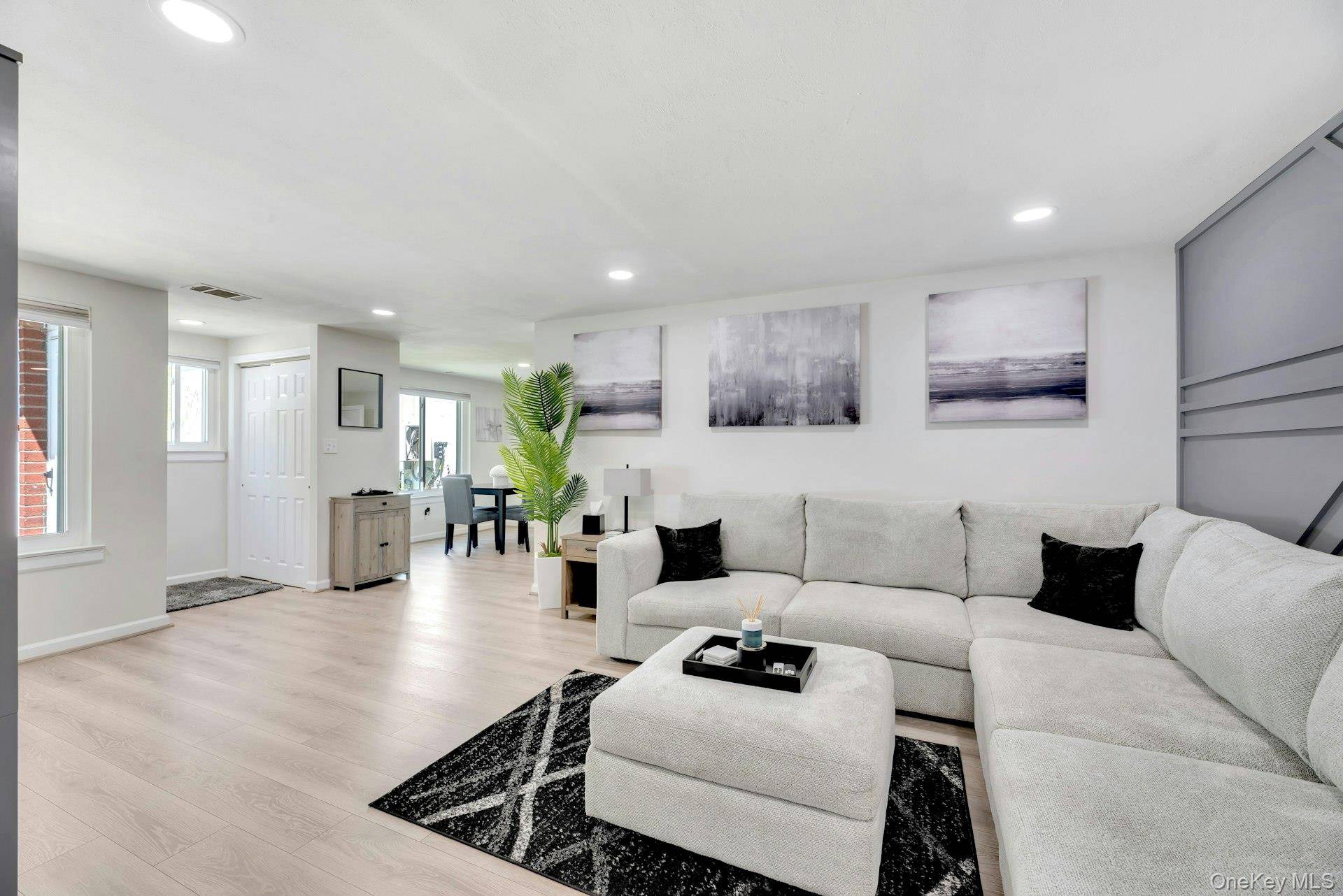 2 Bedroom Home for Sale in Medford - New York - USA - 4