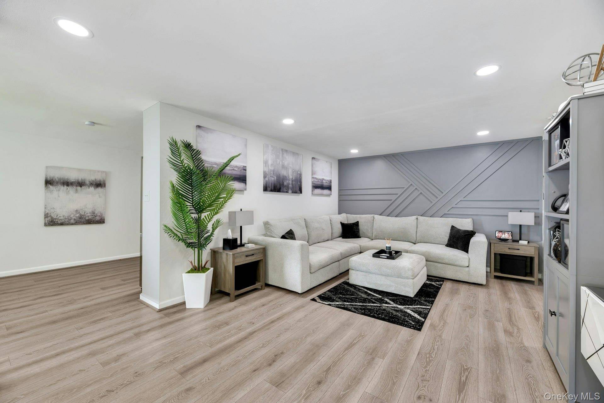 2 Bedroom Home for Sale in Medford - New York - USA - 5