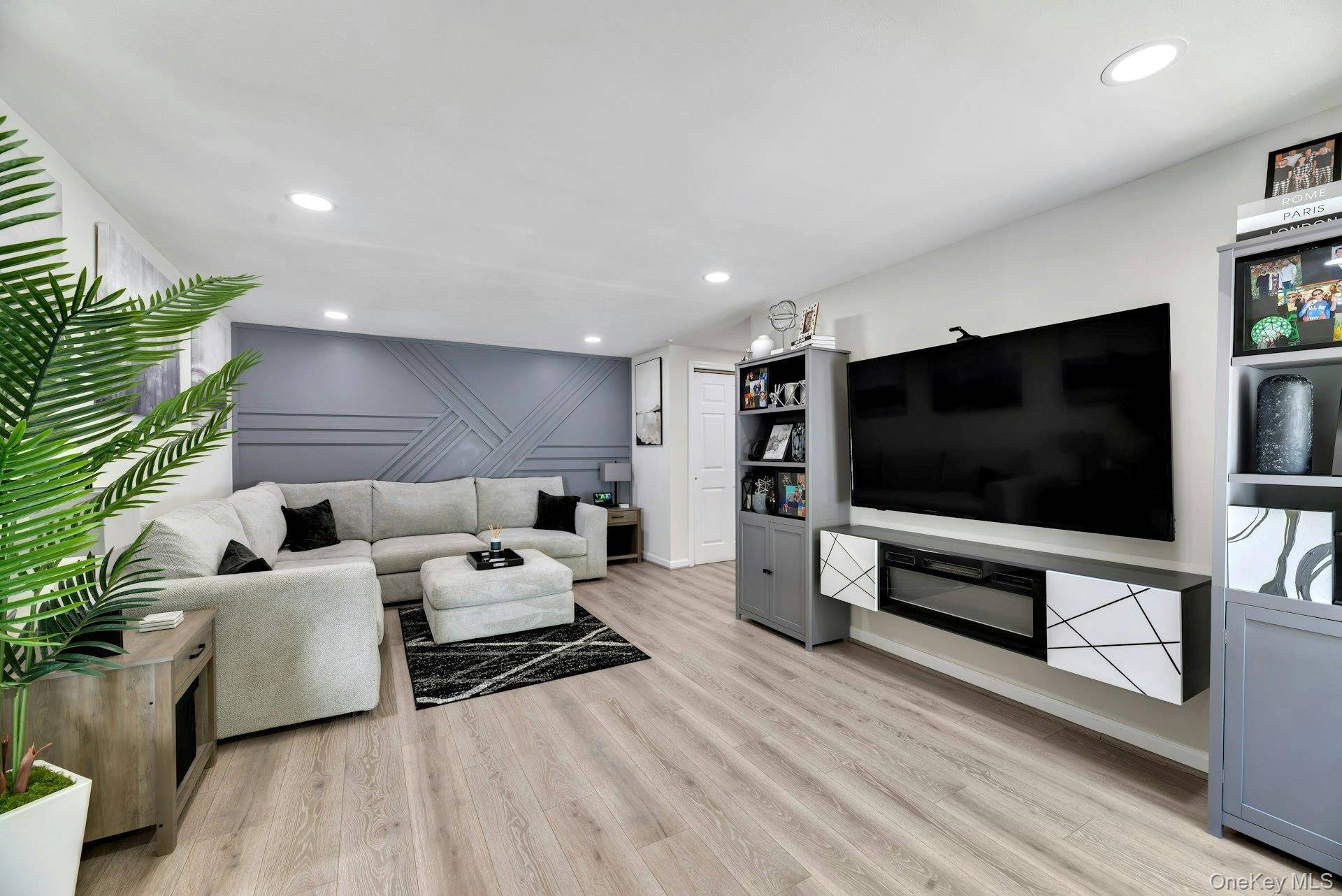 2 Bedroom Home for Sale in Medford - New York - USA - 6