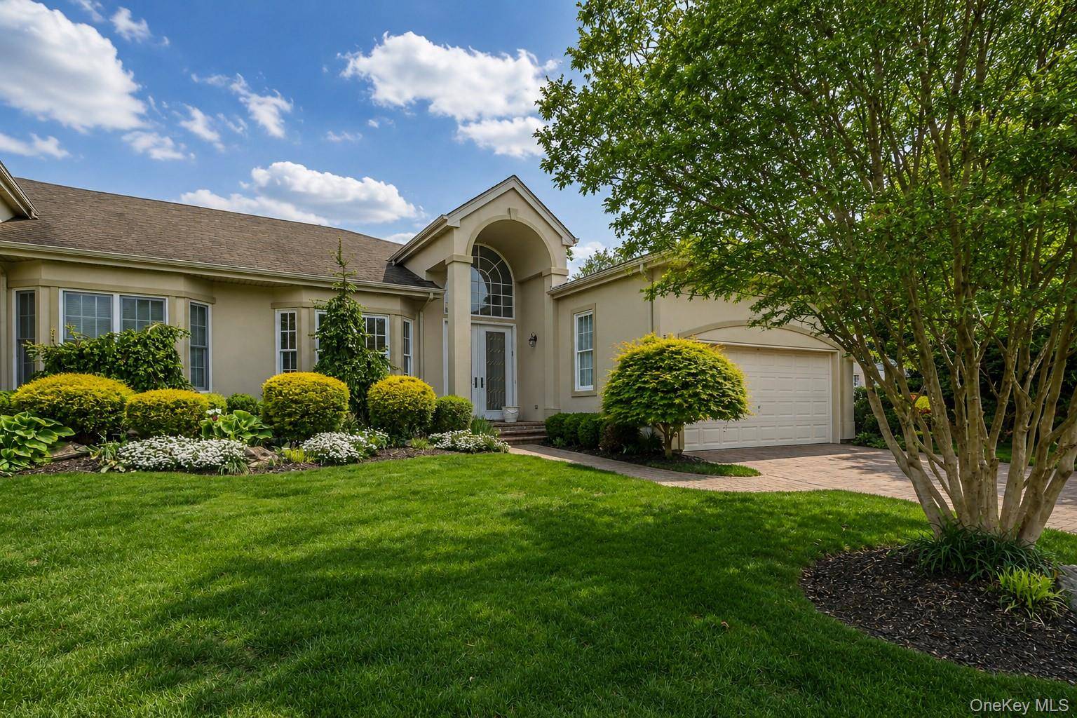 2 Bedroom Home for Sale in Melville - New York - USA - 1