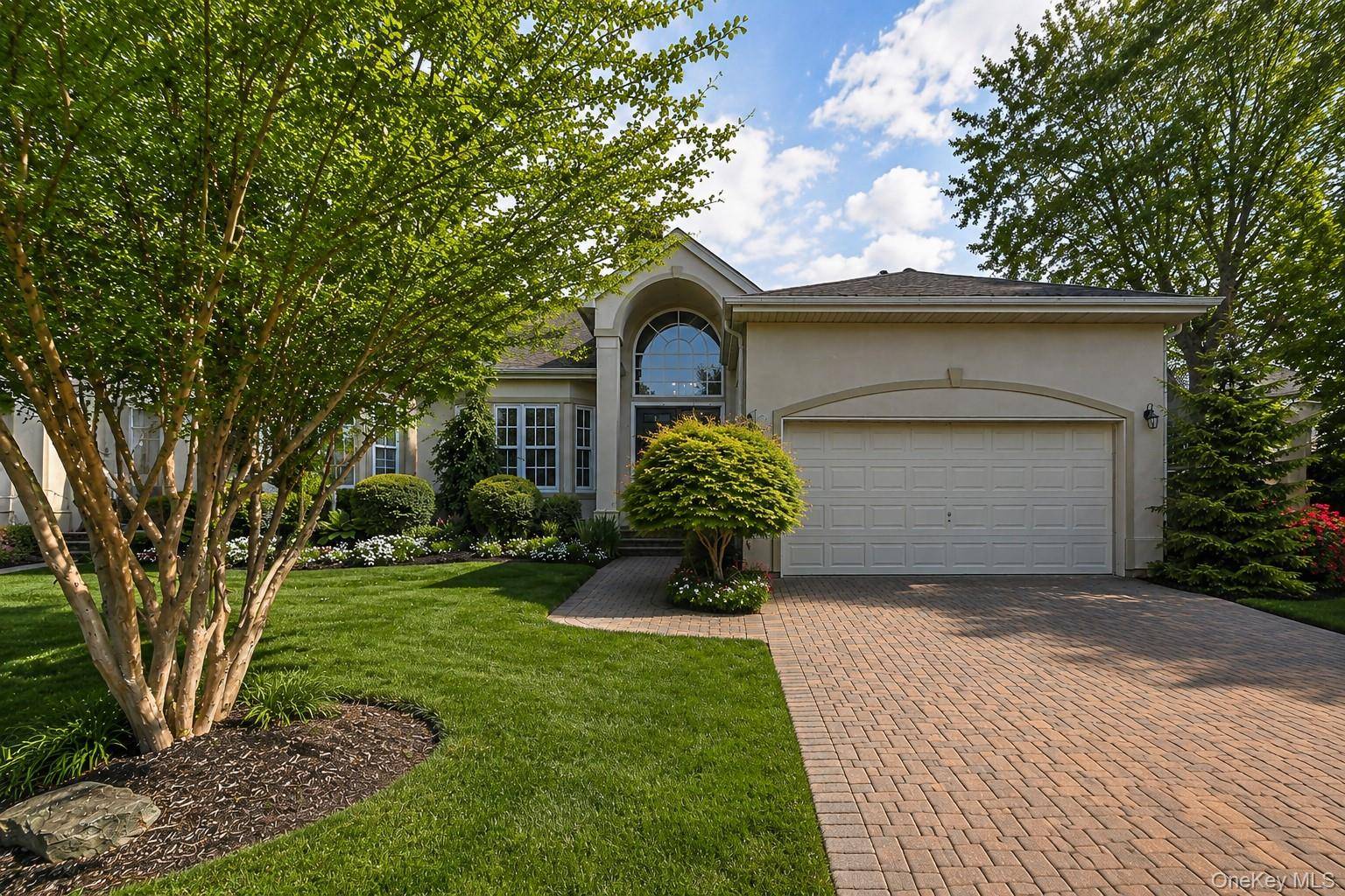 2 Bedroom Home for Sale in Melville - New York - USA - 2