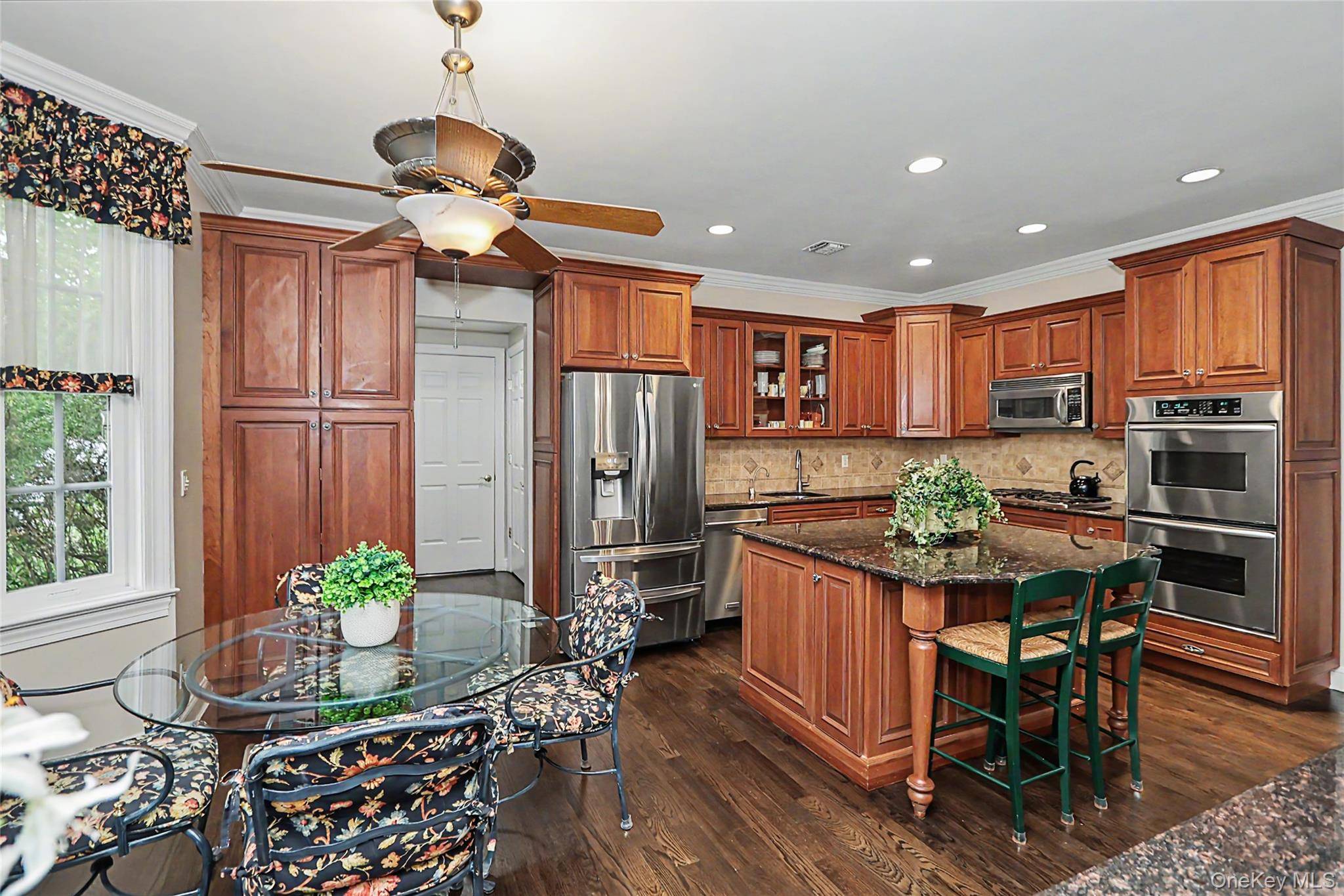 2 Bedroom Home for Sale in Melville - New York - USA - 6