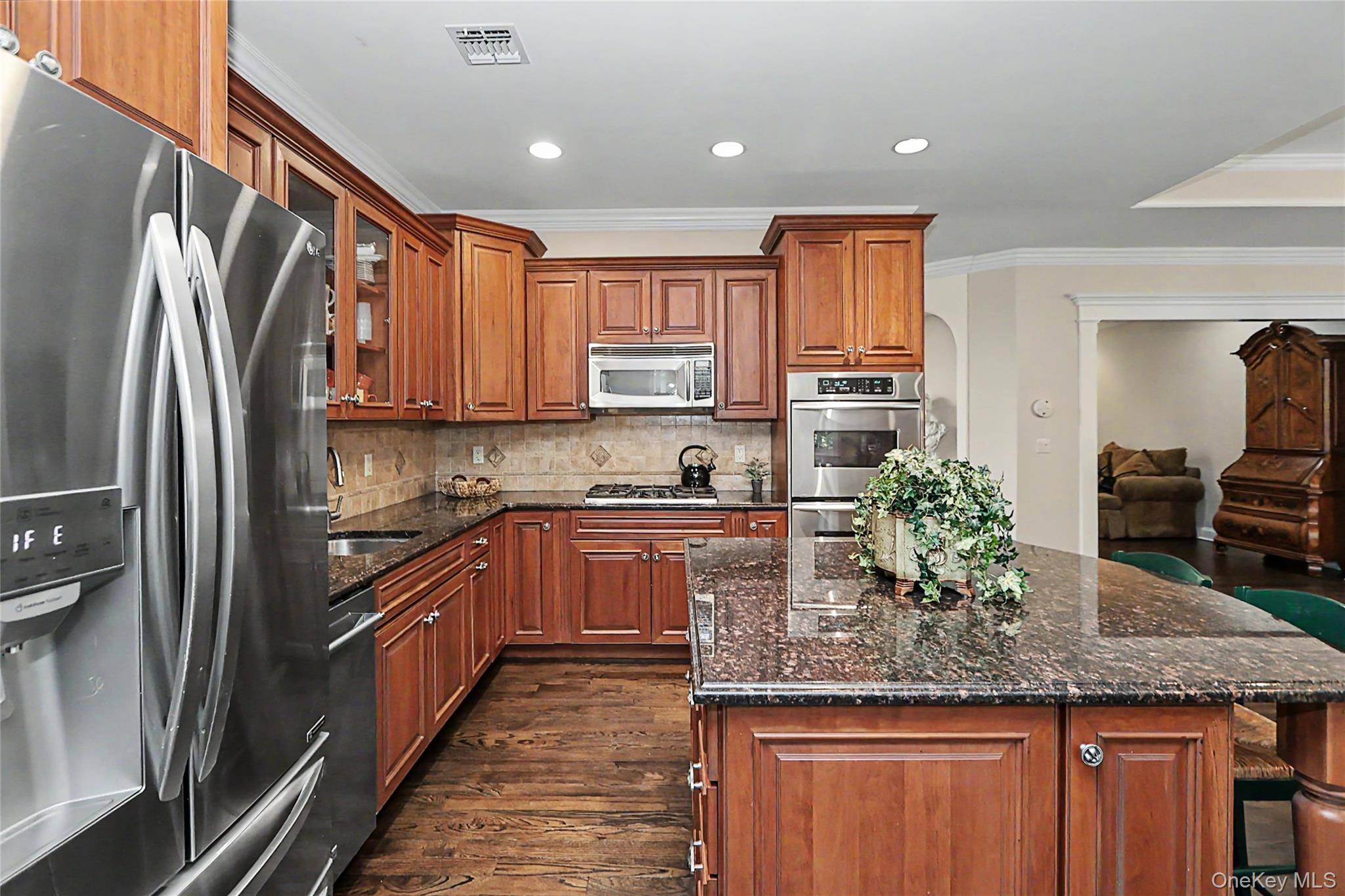 2 Bedroom Home for Sale in Melville - New York - USA - 7