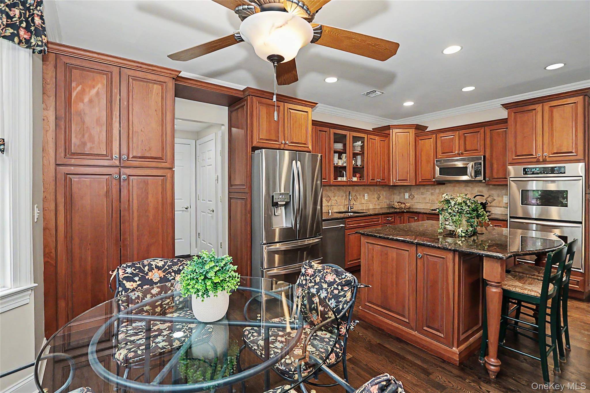 2 Bedroom Home for Sale in Melville - New York - USA - 8