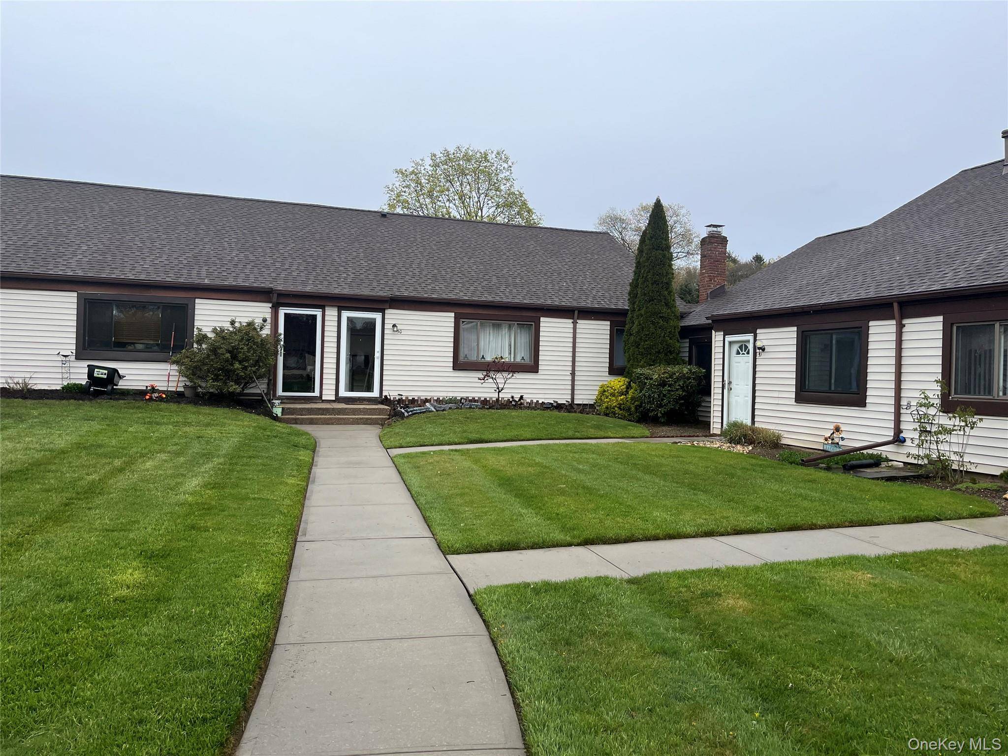2 Bedroom Home for Sale in Middle Island - New York - USA - 1