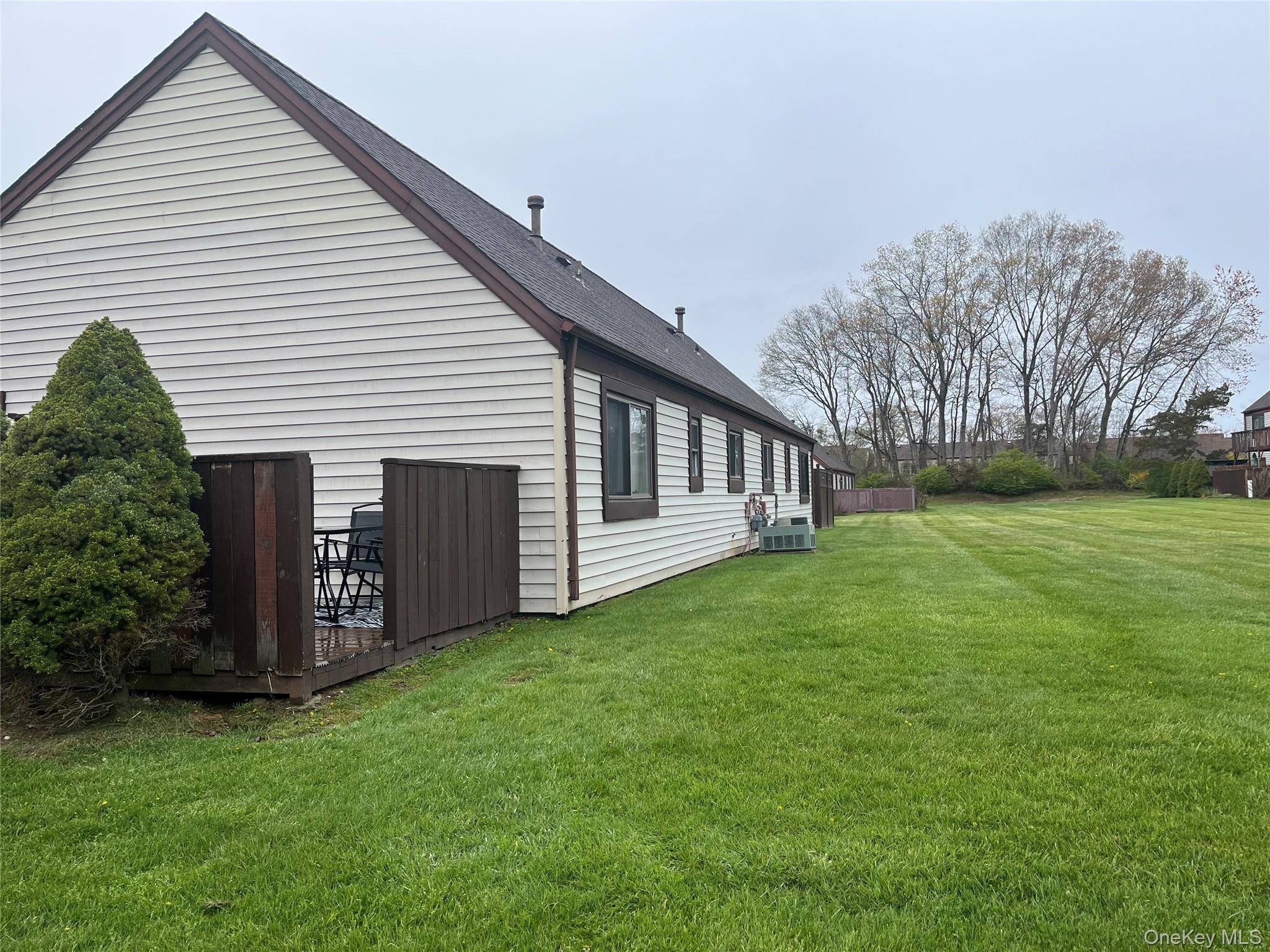 2 Bedroom Home for Sale in Middle Island - New York - USA - 2