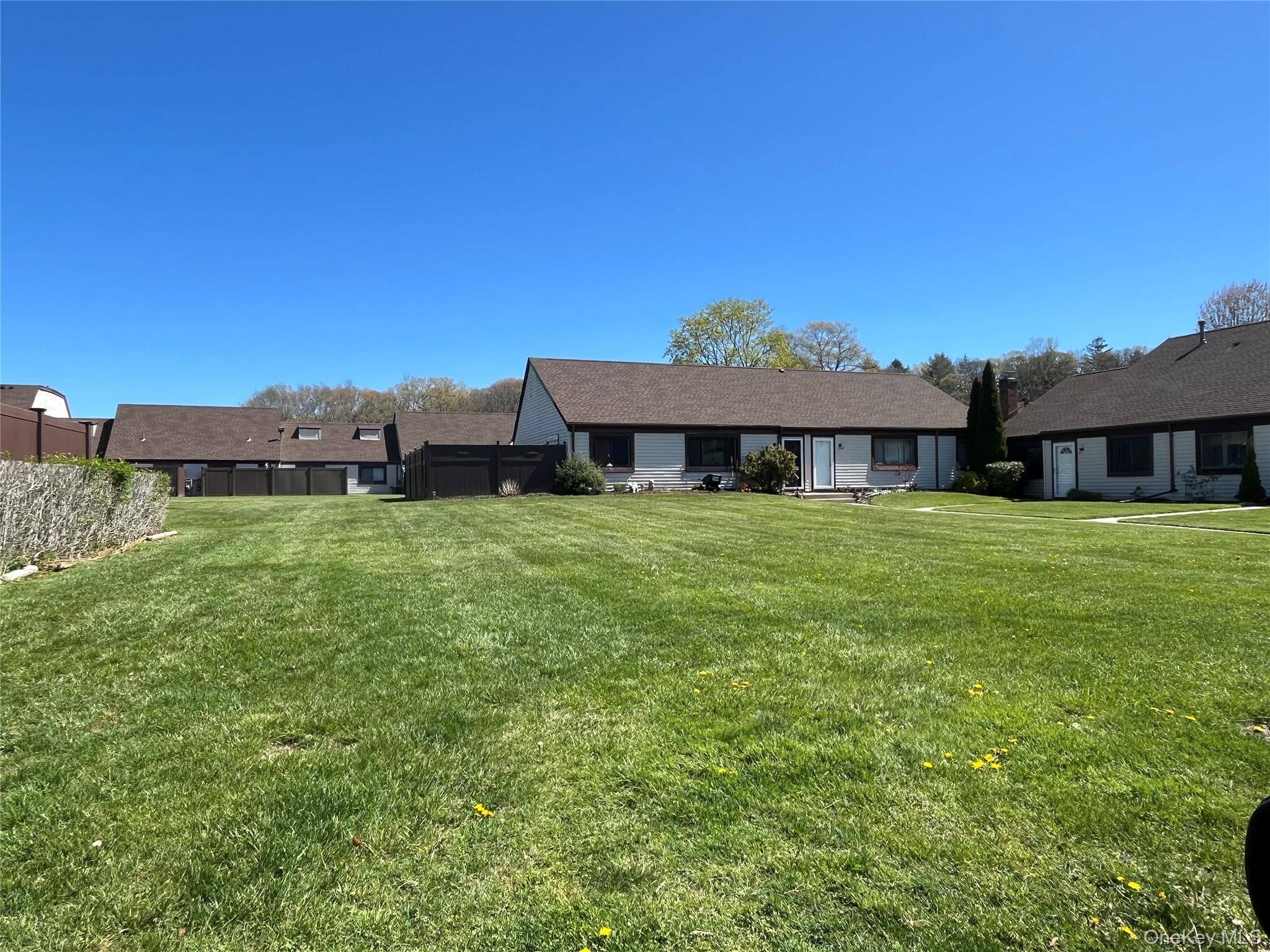 2 Bedroom Home for Sale in Middle Island - New York - USA - 5
