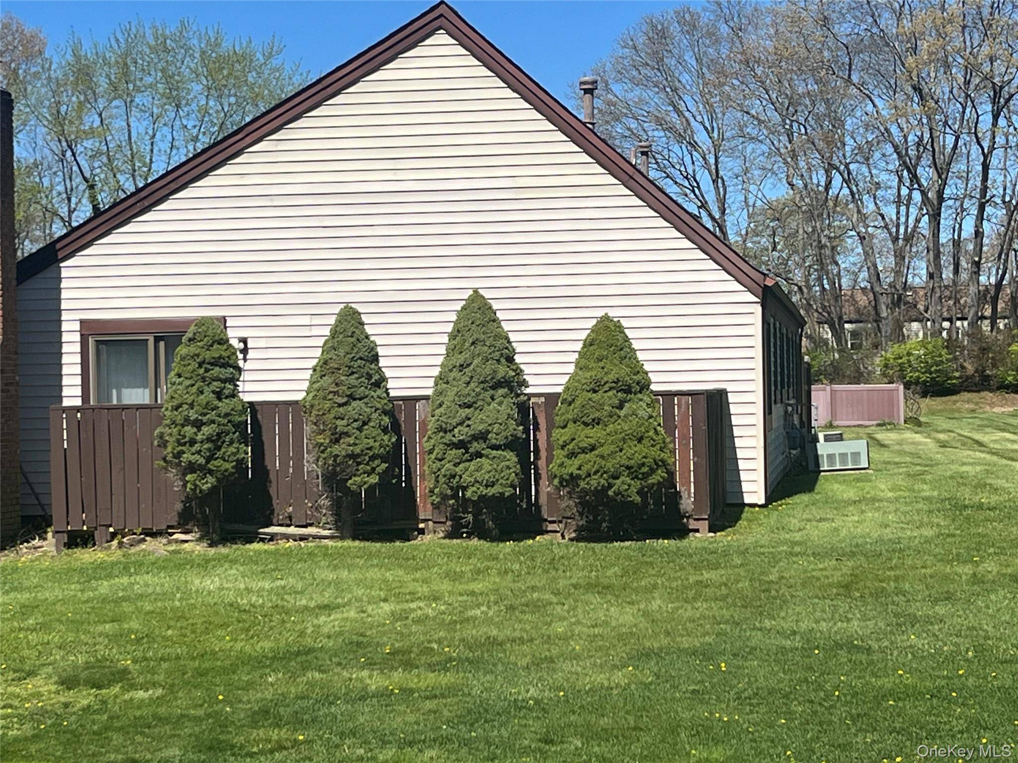 2 Bedroom Home for Sale in Middle Island - New York - USA - 7