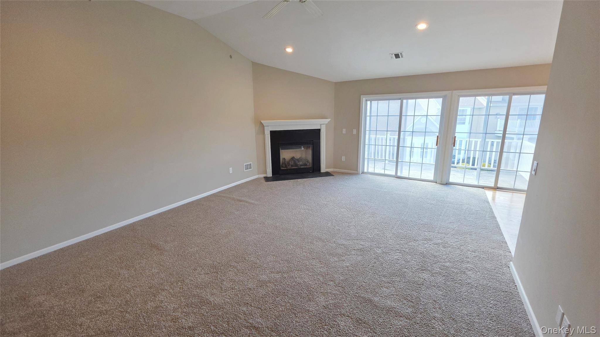 Apartamento de 2 Dormitorios en Venta en Mount Sinai - Nueva York - EE. UU. - 5