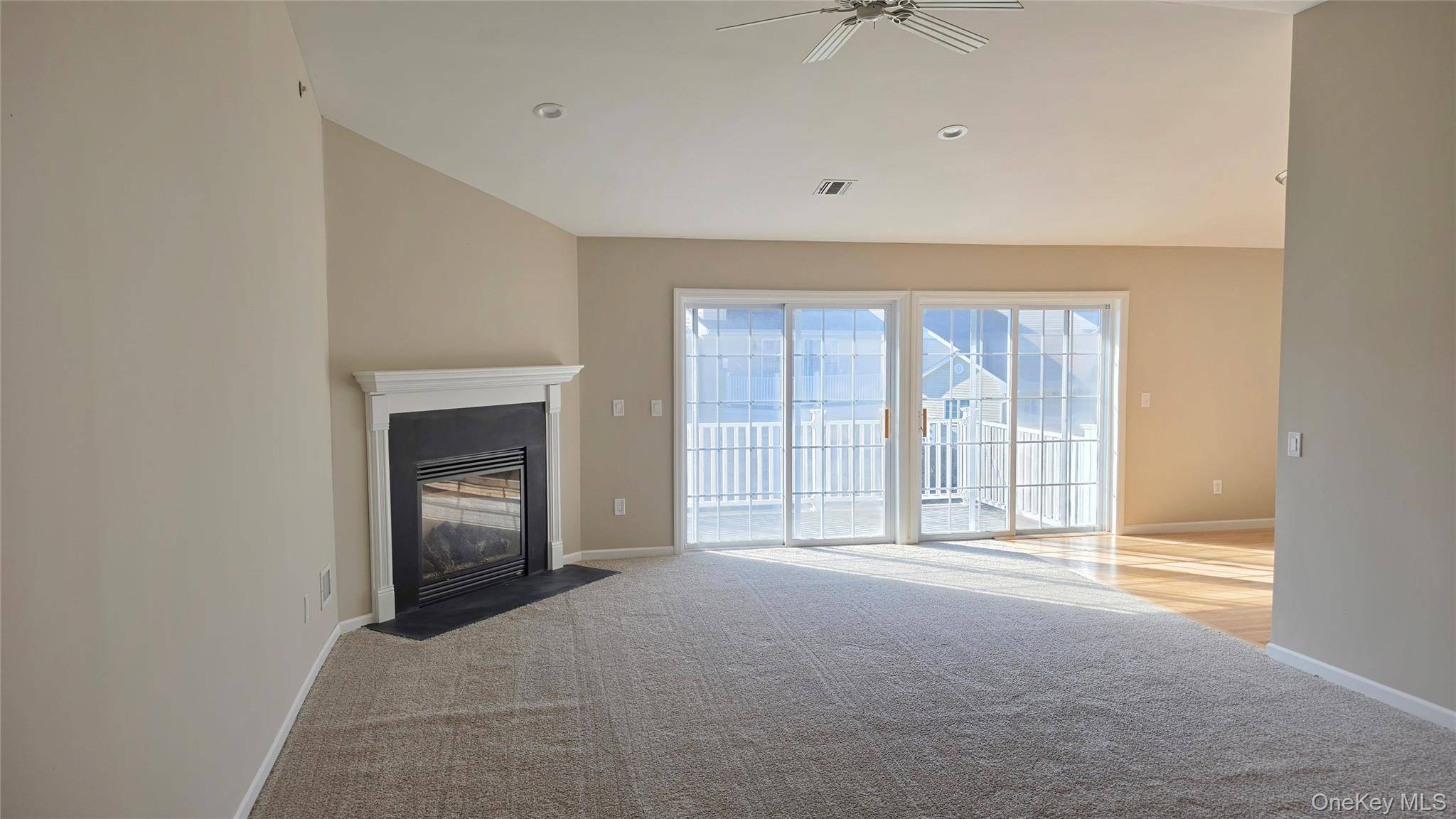 Apartamento de 2 Dormitorios en Venta en Mount Sinai - Nueva York - EE. UU. - 6
