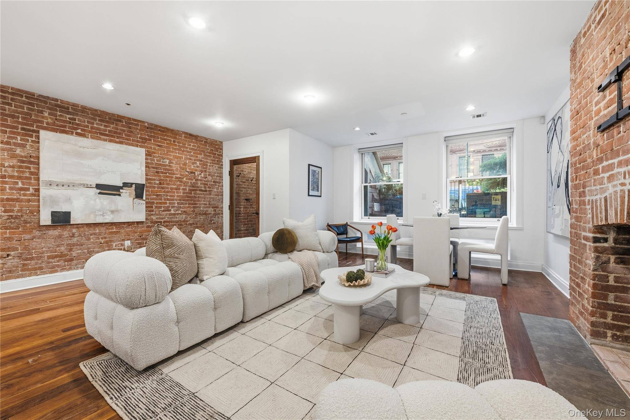 2 Bedroom Home for Sale in New York - Manhattan - New York - USA - 1