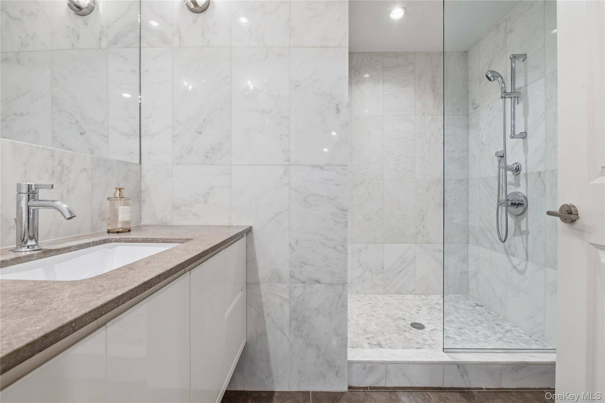 2 Bedroom Home for Sale in New York - Manhattan - New York - USA - 8